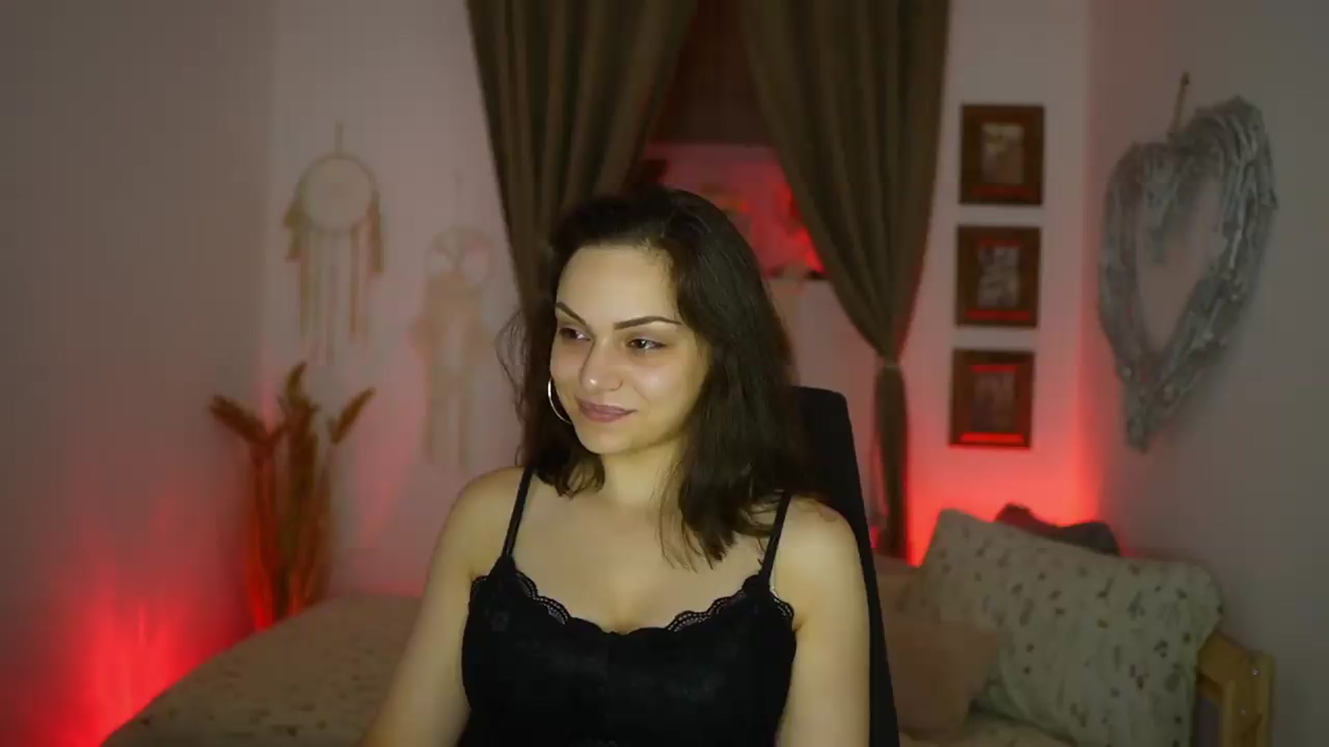 Gallery image thumbnail from Chloe_Cane's myfreecams stream on, 08/04/2026, 19:32 image 15 of 20