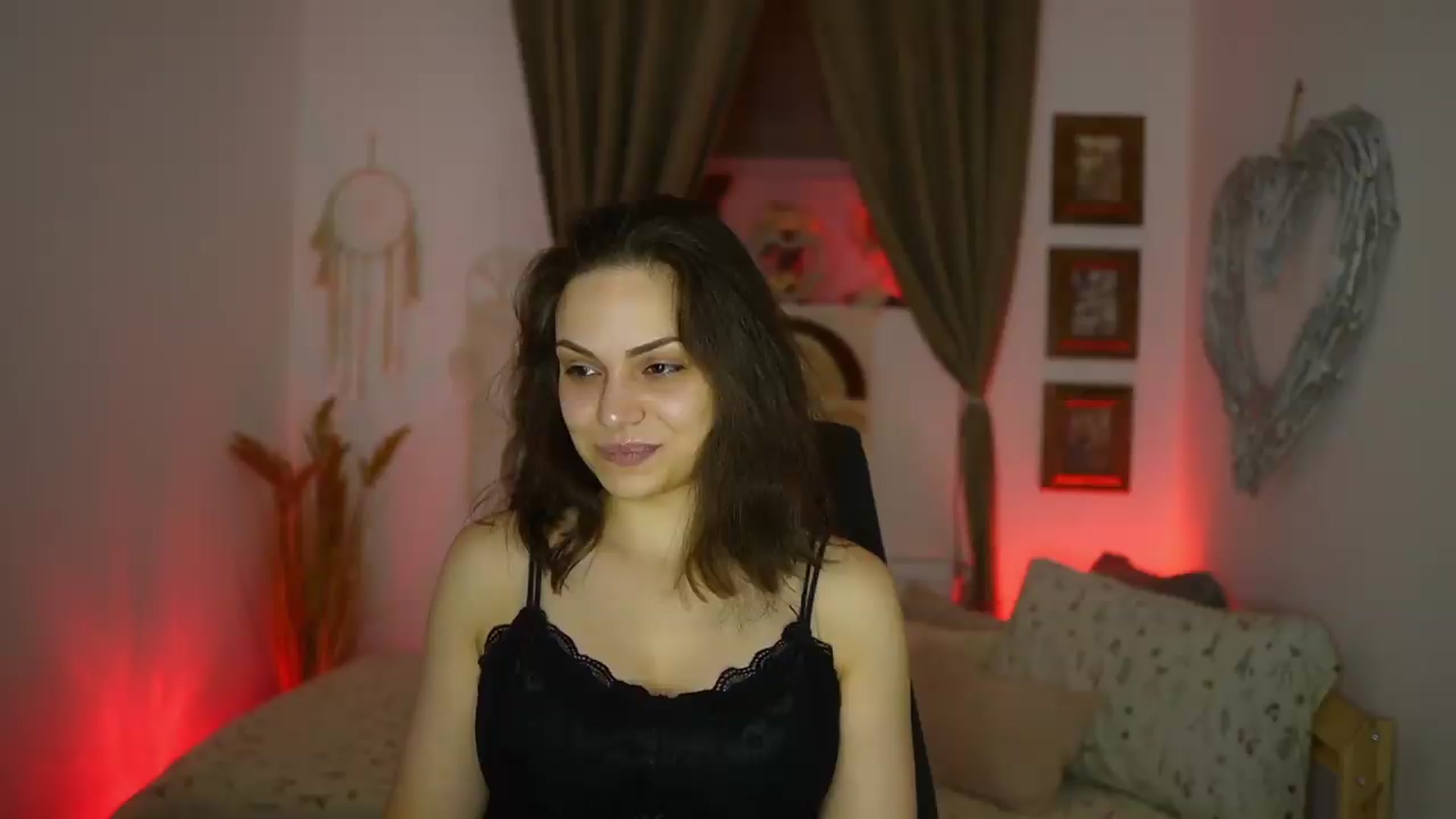 Gallery image thumbnail from Chloe_Cane's myfreecams stream on, 08/04/2026, 19:32 image 4 of 20