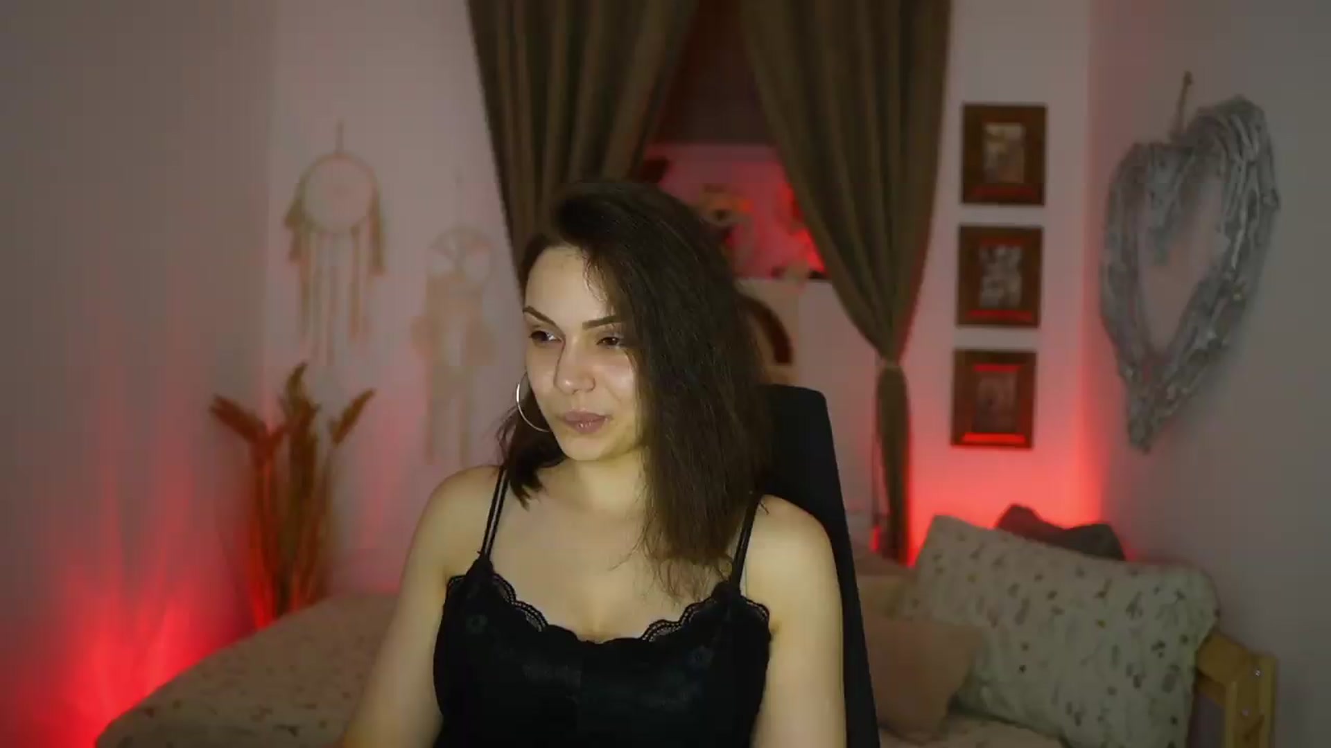 Gallery image thumbnail from Chloe_Cane's myfreecams stream on, 08/04/2026, 21:11 image 4 of 20