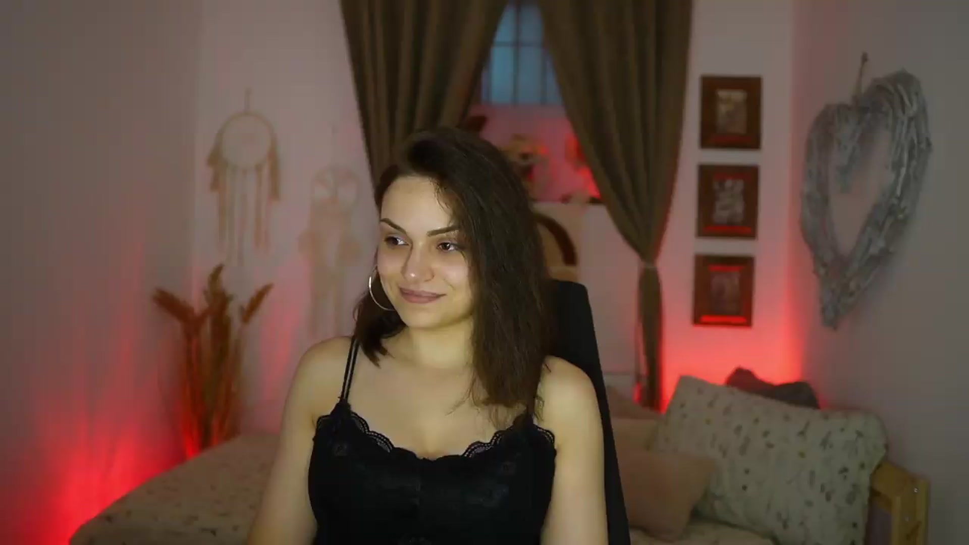 Gallery image thumbnail from Chloe_Cane's myfreecams stream on, 08/04/2026, 21:11 image 2 of 20