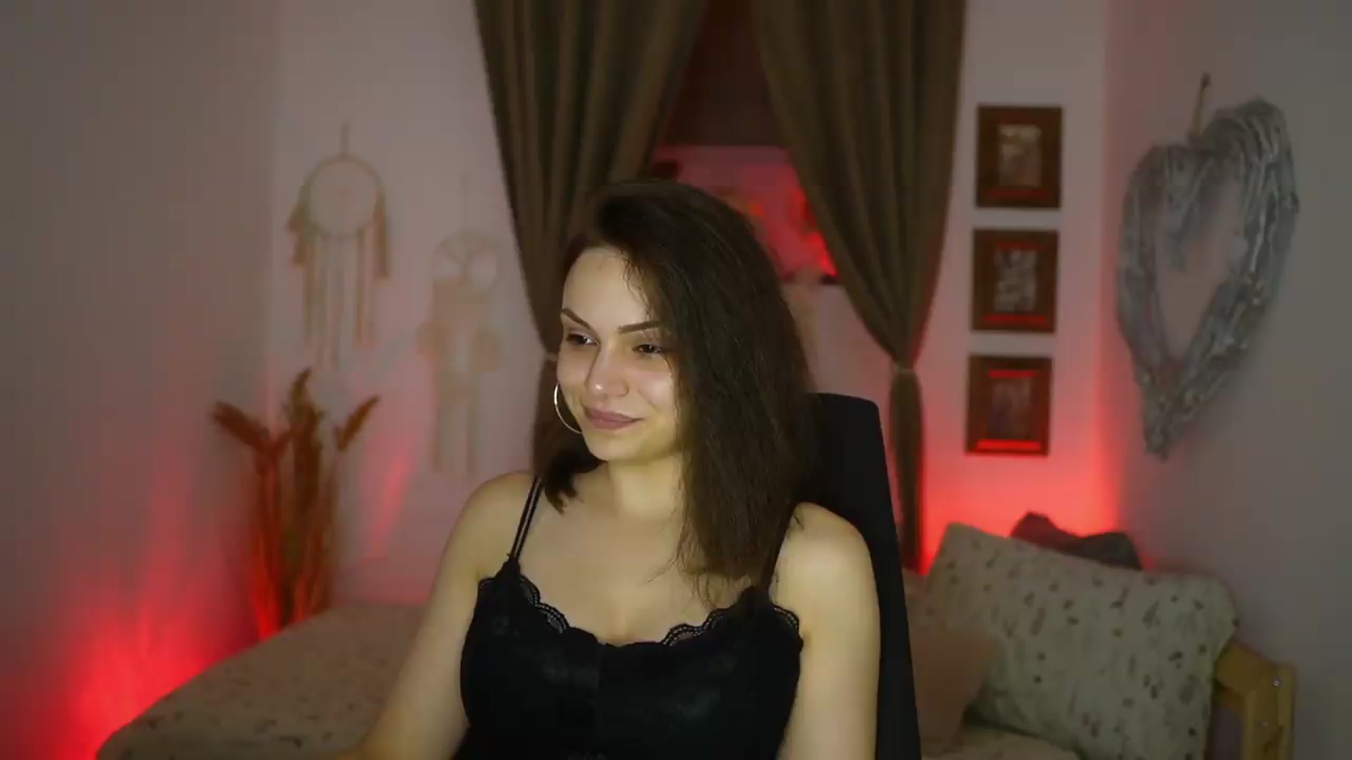 Gallery image thumbnail from Chloe_Cane's myfreecams stream on, 08/04/2026, 21:11 image 3 of 20