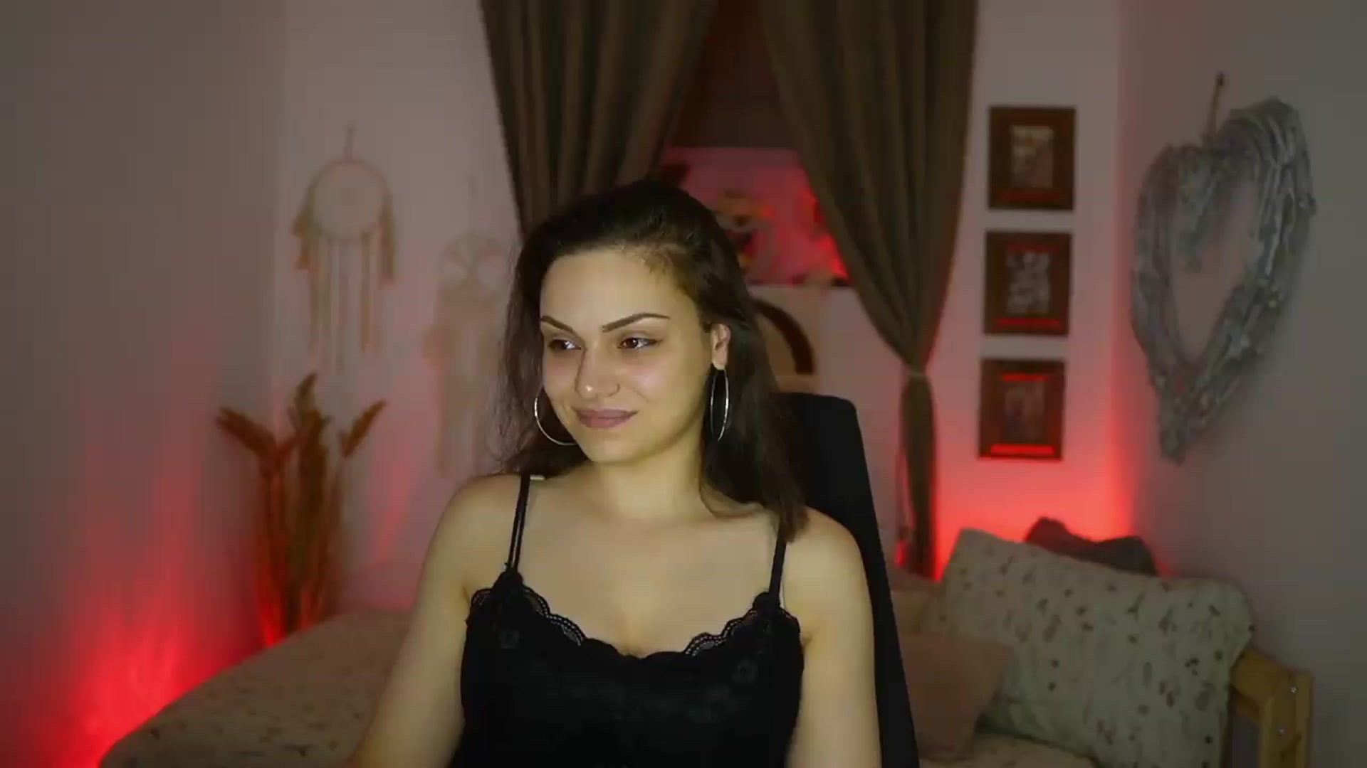 Gallery image thumbnail from Chloe_Cane's myfreecams stream on, 08/04/2026, 21:11 image 9 of 20