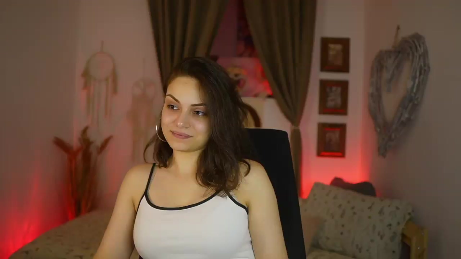 Gallery image thumbnail from Chloe_Cane's myfreecams stream on, 08/05/2026, 22:40 image 4 of 20