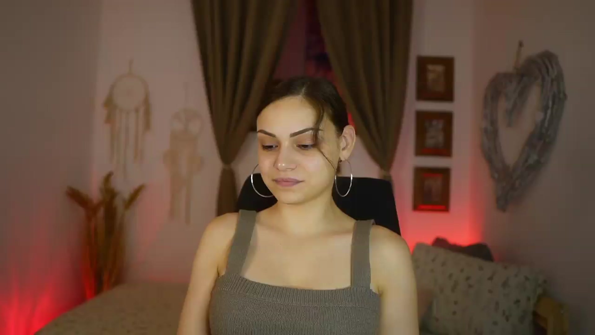 Gallery image thumbnail from Chloe_Cane's myfreecams stream on, 08/06/2026, 18:59 image 8 of 20