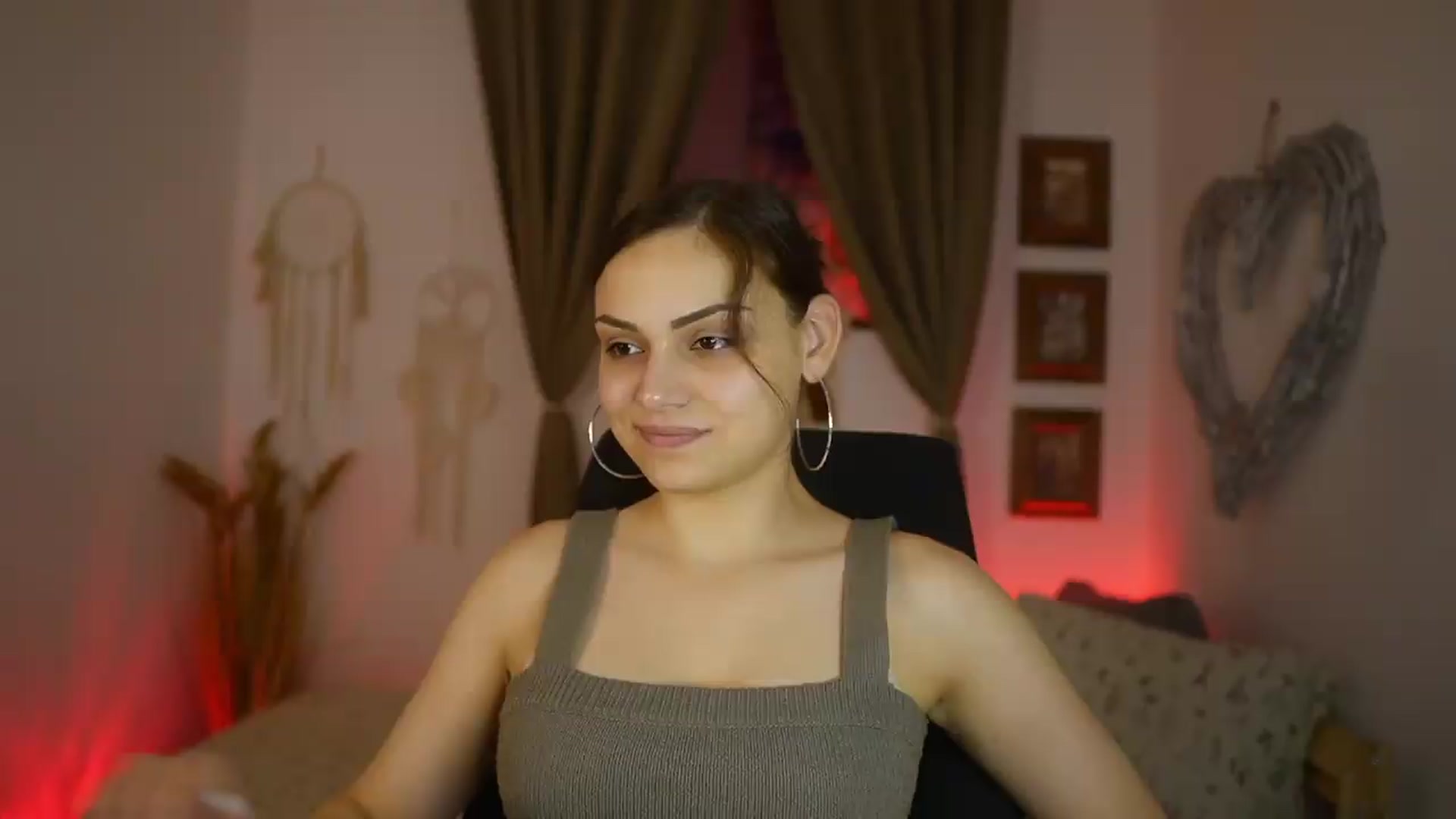 Gallery image thumbnail from Chloe_Cane's myfreecams stream on, 08/06/2026, 18:59 image 7 of 20