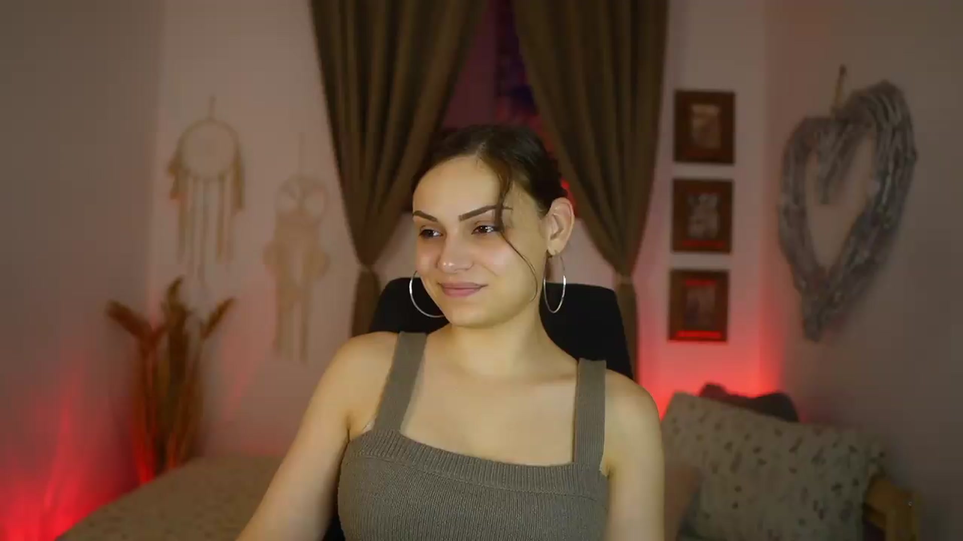 Gallery image thumbnail from Chloe_Cane's myfreecams stream on, 08/06/2026, 18:59 image 5 of 20