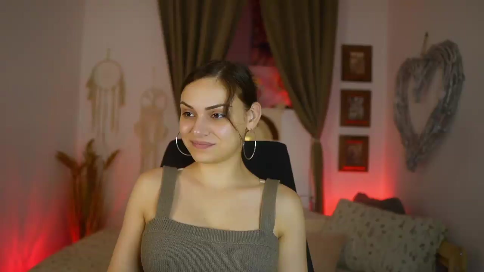 Gallery image thumbnail from Chloe_Cane's myfreecams stream on, 08/06/2026, 22:03 image 10 of 20