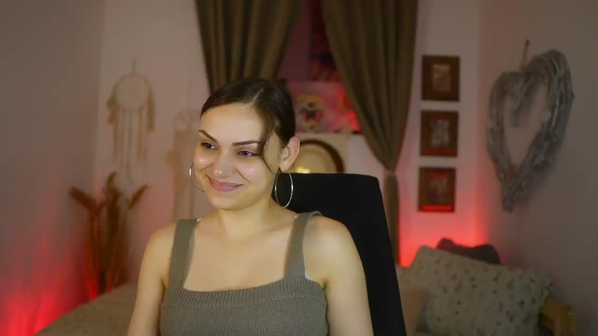 Gallery image thumbnail from Chloe_Cane's myfreecams stream on, 08/06/2026, 22:03 image 3 of 20