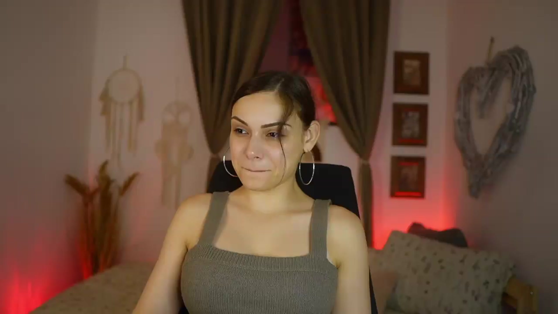 Gallery image thumbnail from Chloe_Cane's myfreecams stream on, 08/06/2026, 22:48 image 14 of 20