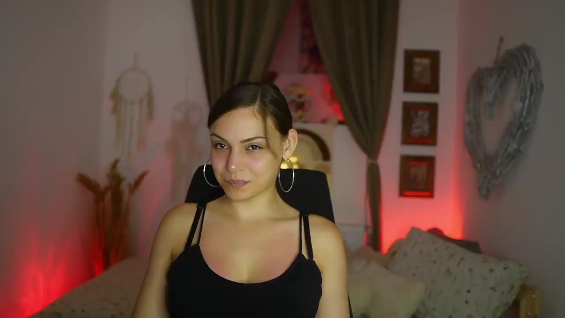 Gallery image thumbnail from Chloe_Cane's myfreecams stream on, 08/10/2026, 19:25 image 19 of 20