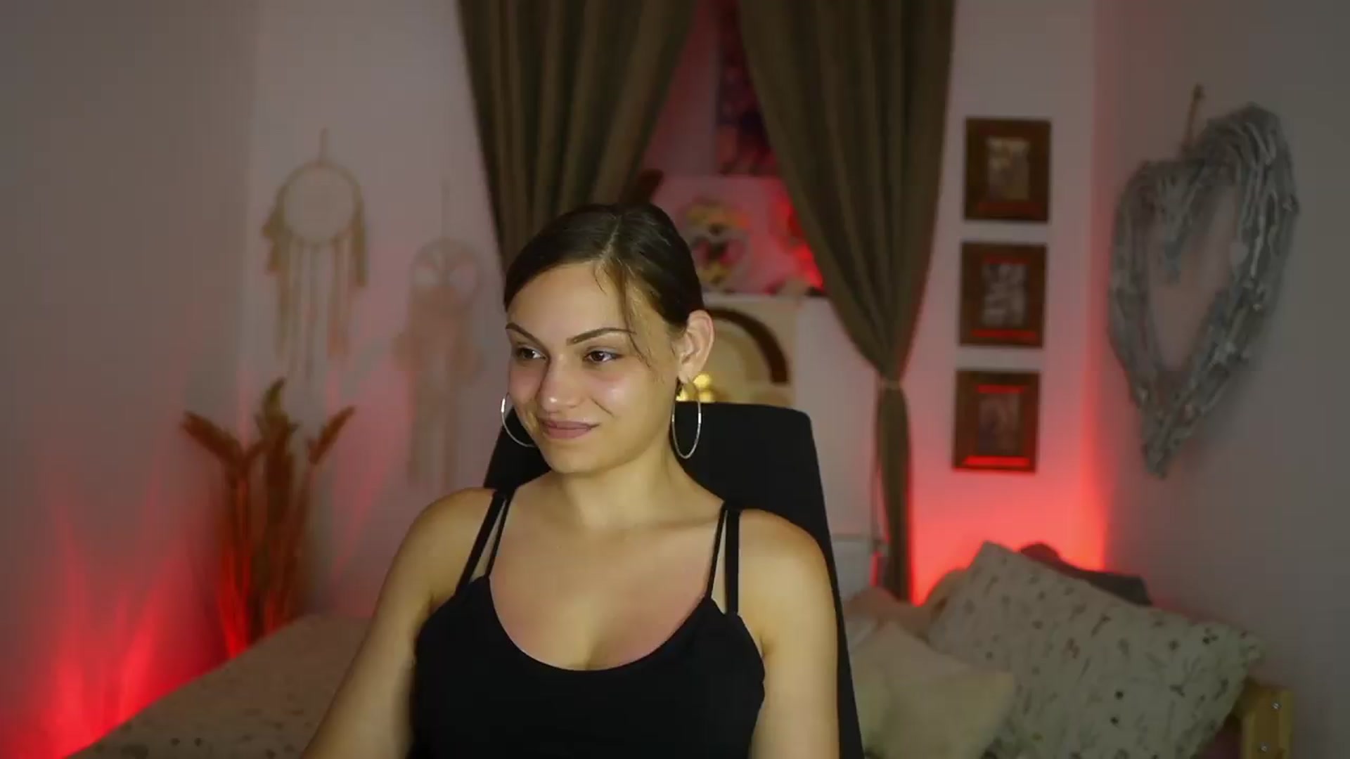 Gallery image thumbnail from Chloe_Cane's myfreecams stream on, 08/10/2026, 19:25 image 10 of 20