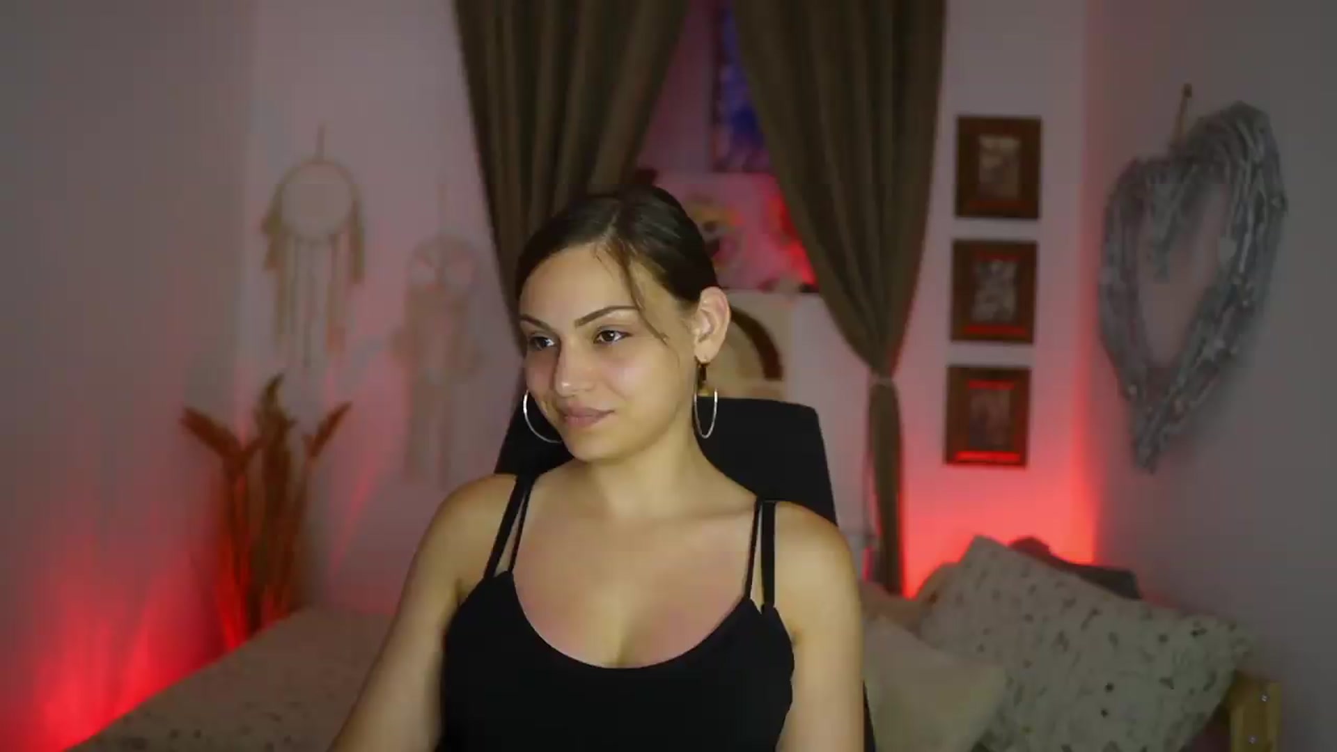 Gallery image thumbnail from Chloe_Cane's myfreecams stream on, 08/10/2026, 19:25 image 1 of 20
