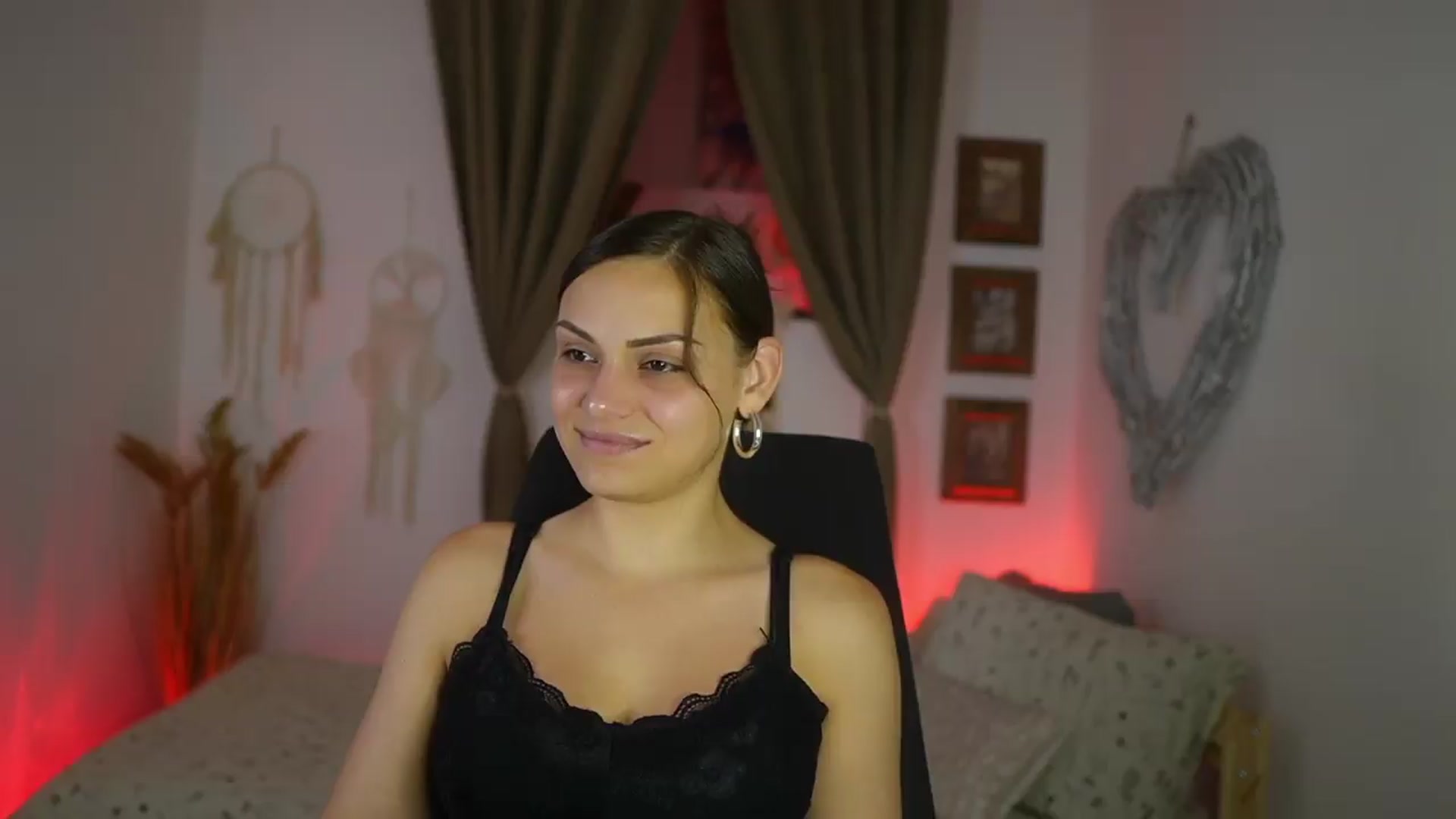 Gallery image thumbnail from Chloe_Cane's myfreecams stream on, 08/12/2026, 18:54 image 3 of 20