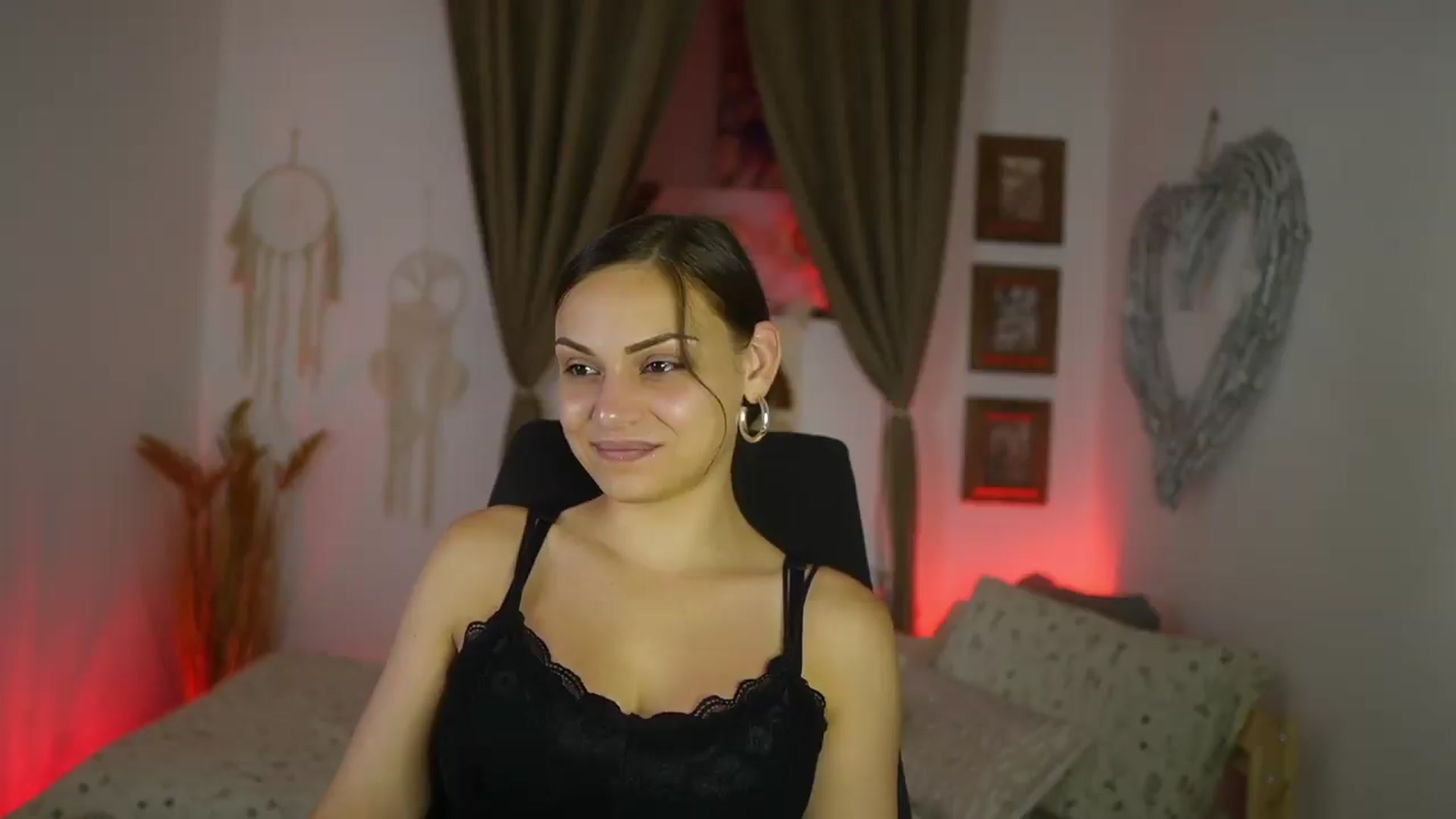 Gallery image thumbnail from Chloe_Cane's myfreecams stream on, 08/12/2026, 20:23 image 12 of 20