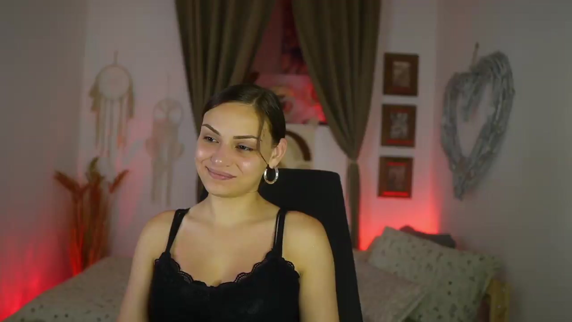 Gallery image thumbnail from Chloe_Cane's myfreecams stream on, 08/12/2026, 20:23 image 4 of 20