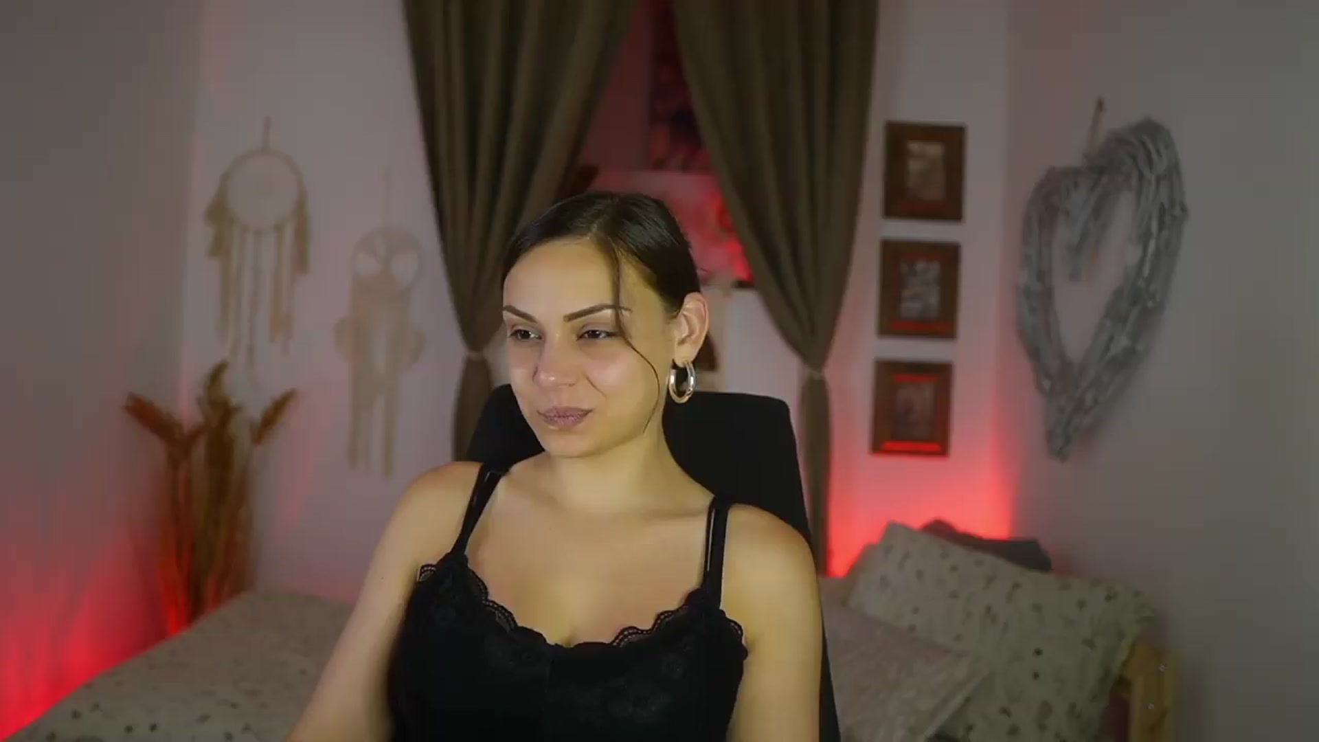 Gallery image thumbnail from Chloe_Cane's myfreecams stream on, 08/12/2026, 20:23 image 3 of 20