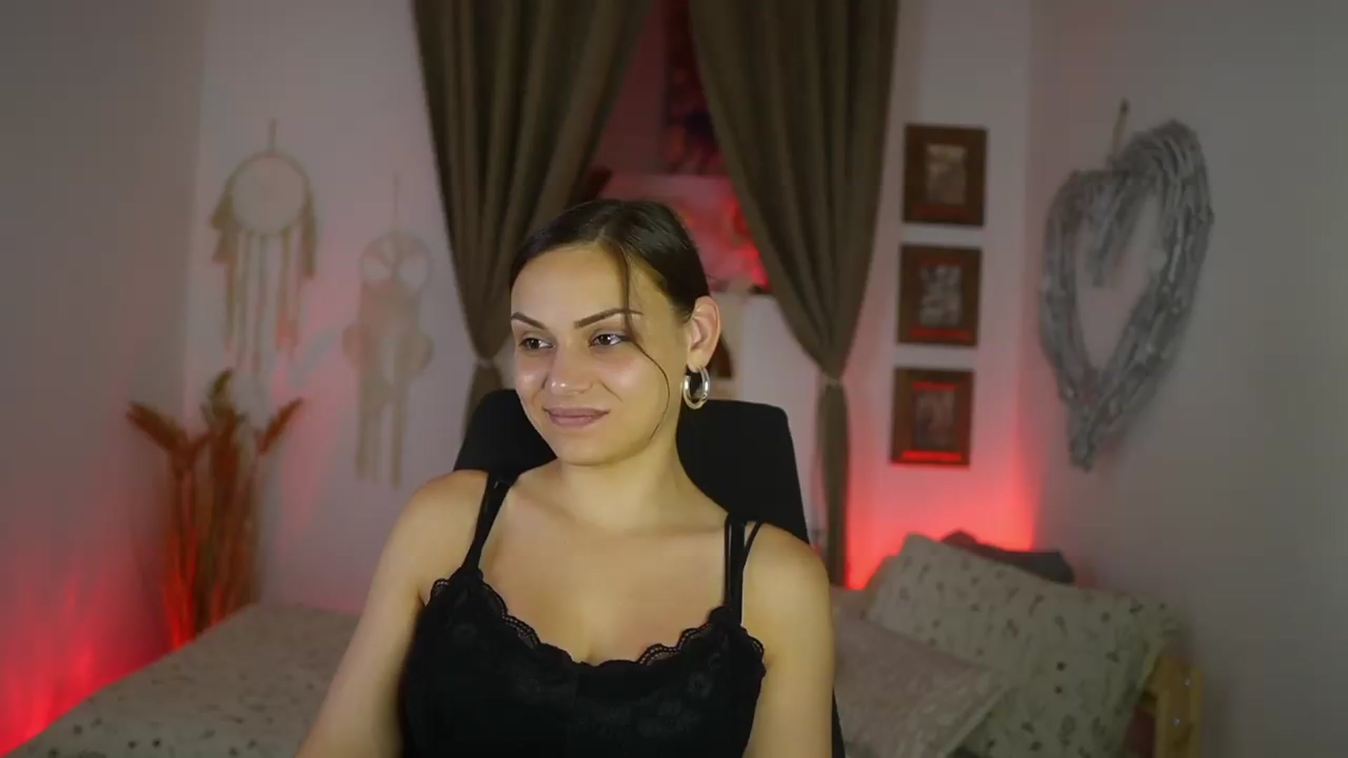 Gallery image thumbnail from Chloe_Cane's myfreecams stream on, 08/12/2026, 20:23 image 14 of 20