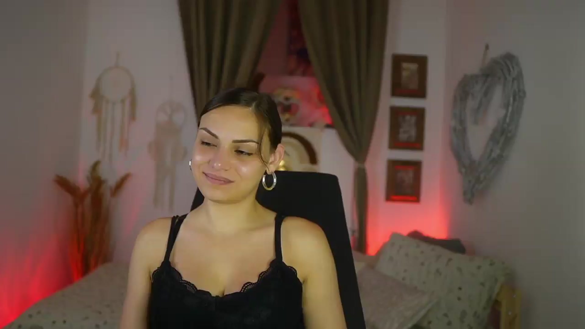 Gallery image thumbnail from Chloe_Cane's myfreecams stream on, 08/12/2026, 22:45 image 11 of 20
