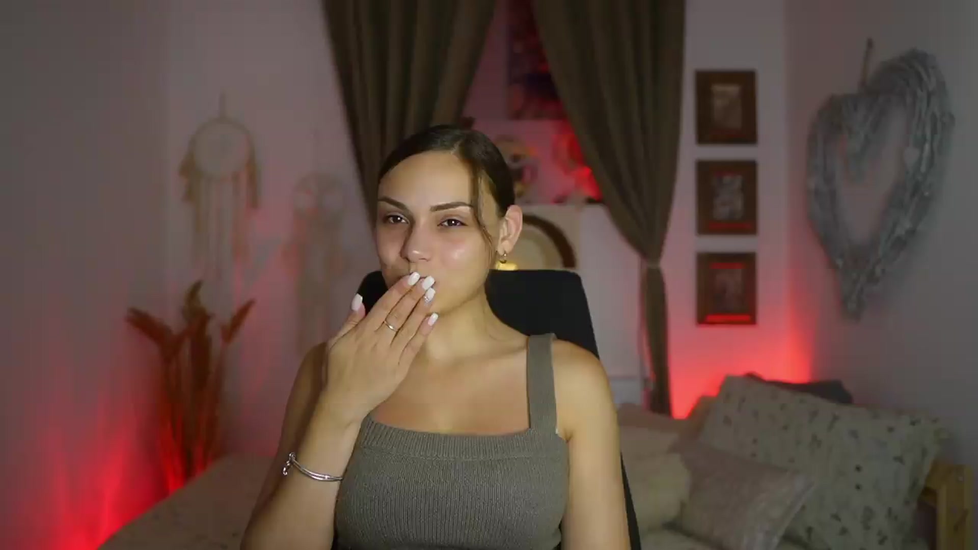 Gallery image thumbnail from Chloe_Cane's myfreecams stream on, 08/13/2026, 19:07 image 4 of 20