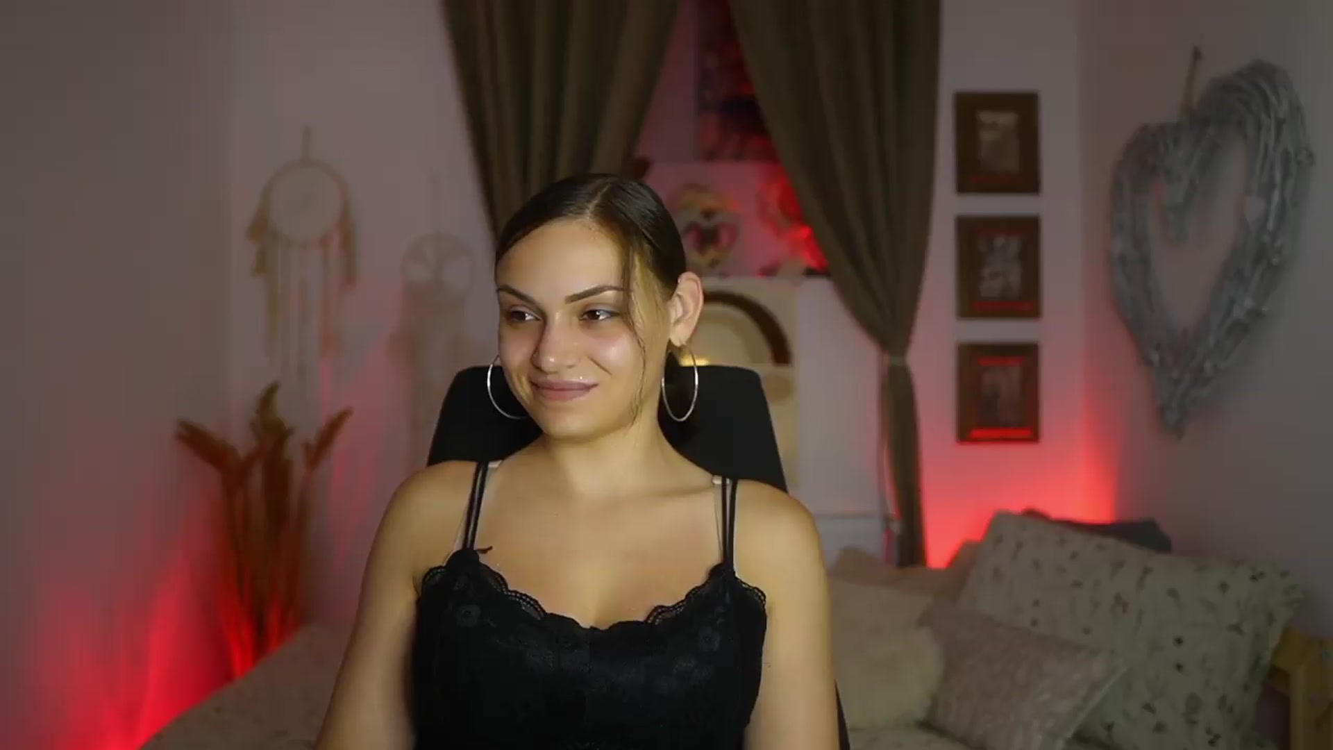 Gallery image thumbnail from Chloe_Cane's myfreecams stream on, 08/14/2026, 20:13 image 13 of 20