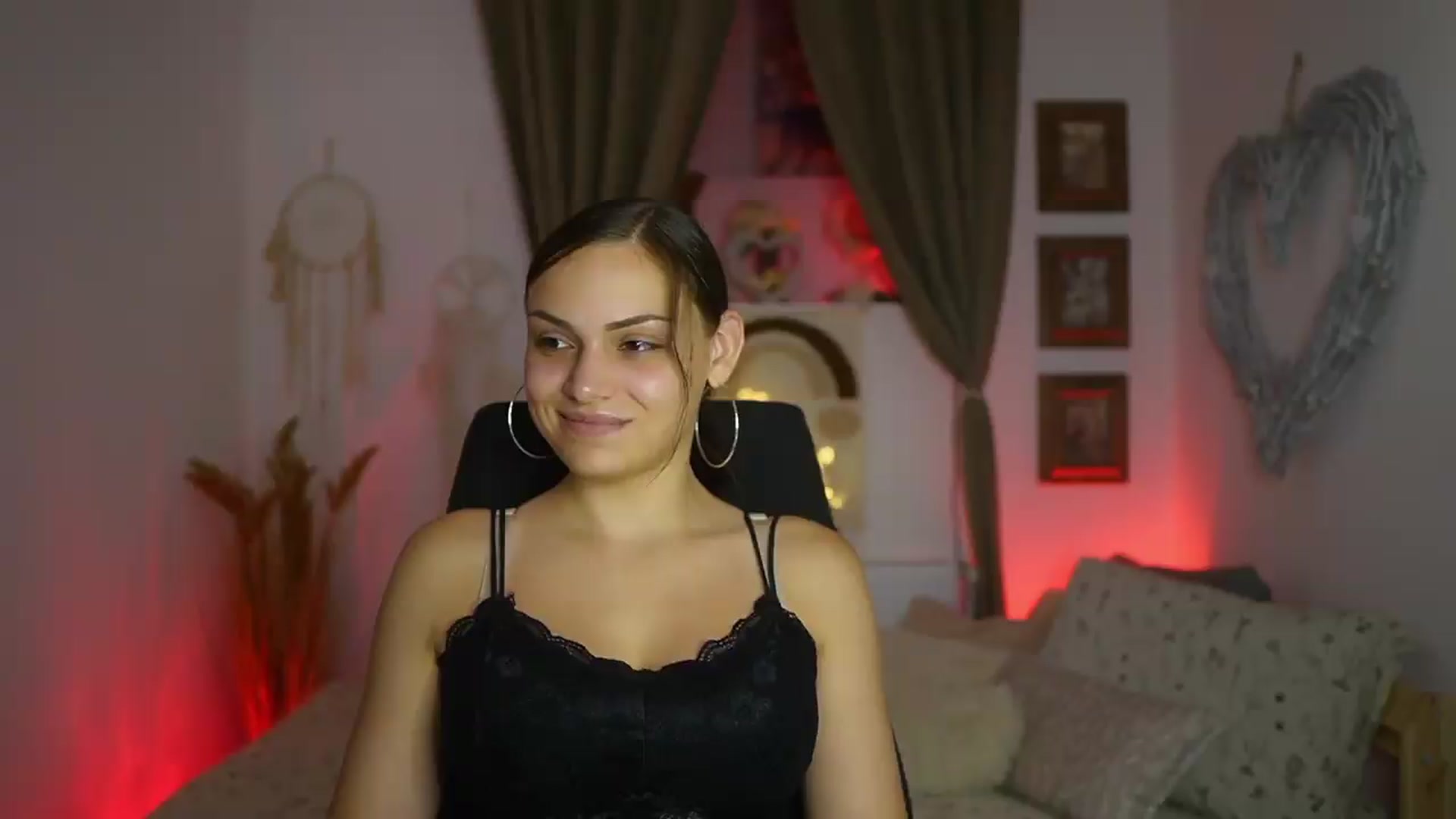 Gallery image thumbnail from Chloe_Cane's myfreecams stream on, 08/14/2026, 20:13 image 5 of 20