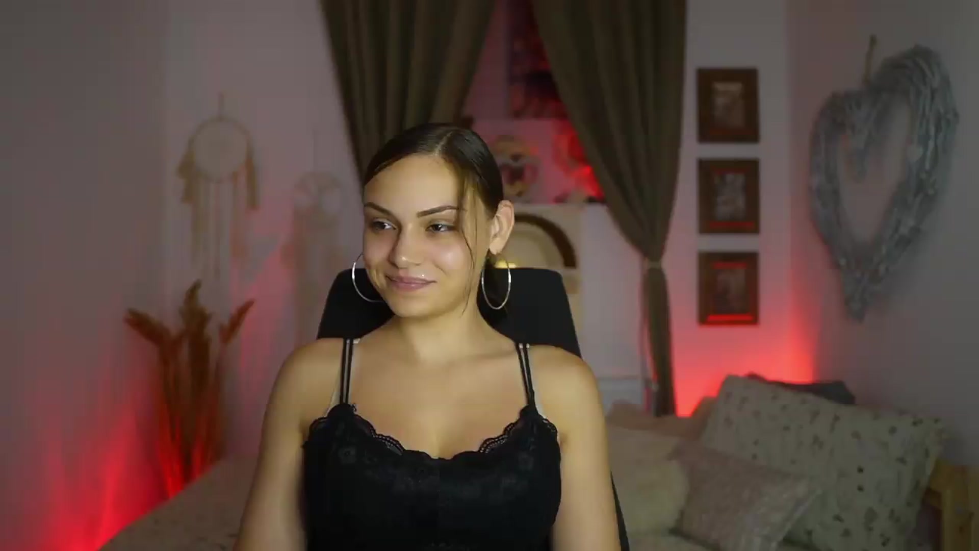 Gallery image thumbnail from Chloe_Cane's myfreecams stream on, 08/14/2026, 20:13 image 7 of 20