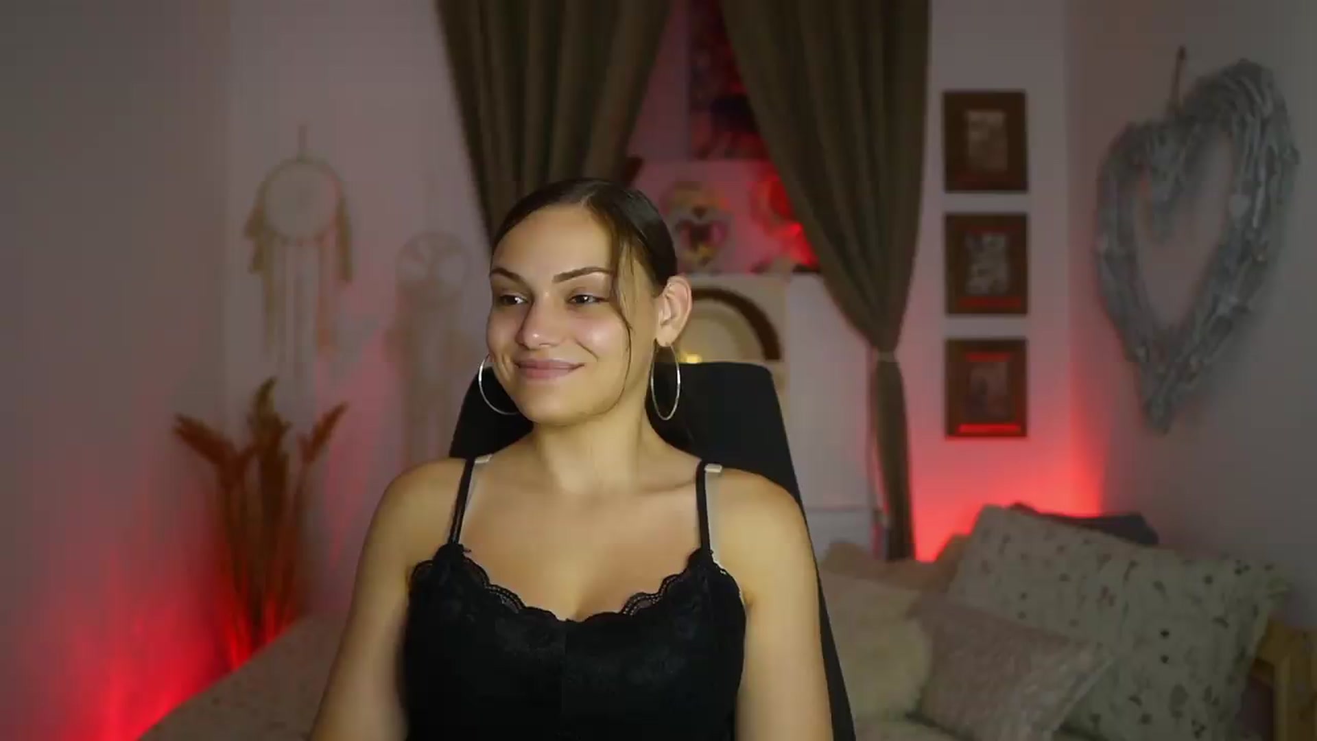 Gallery image thumbnail from Chloe_Cane's myfreecams stream on, 08/14/2026, 20:13 image 17 of 20