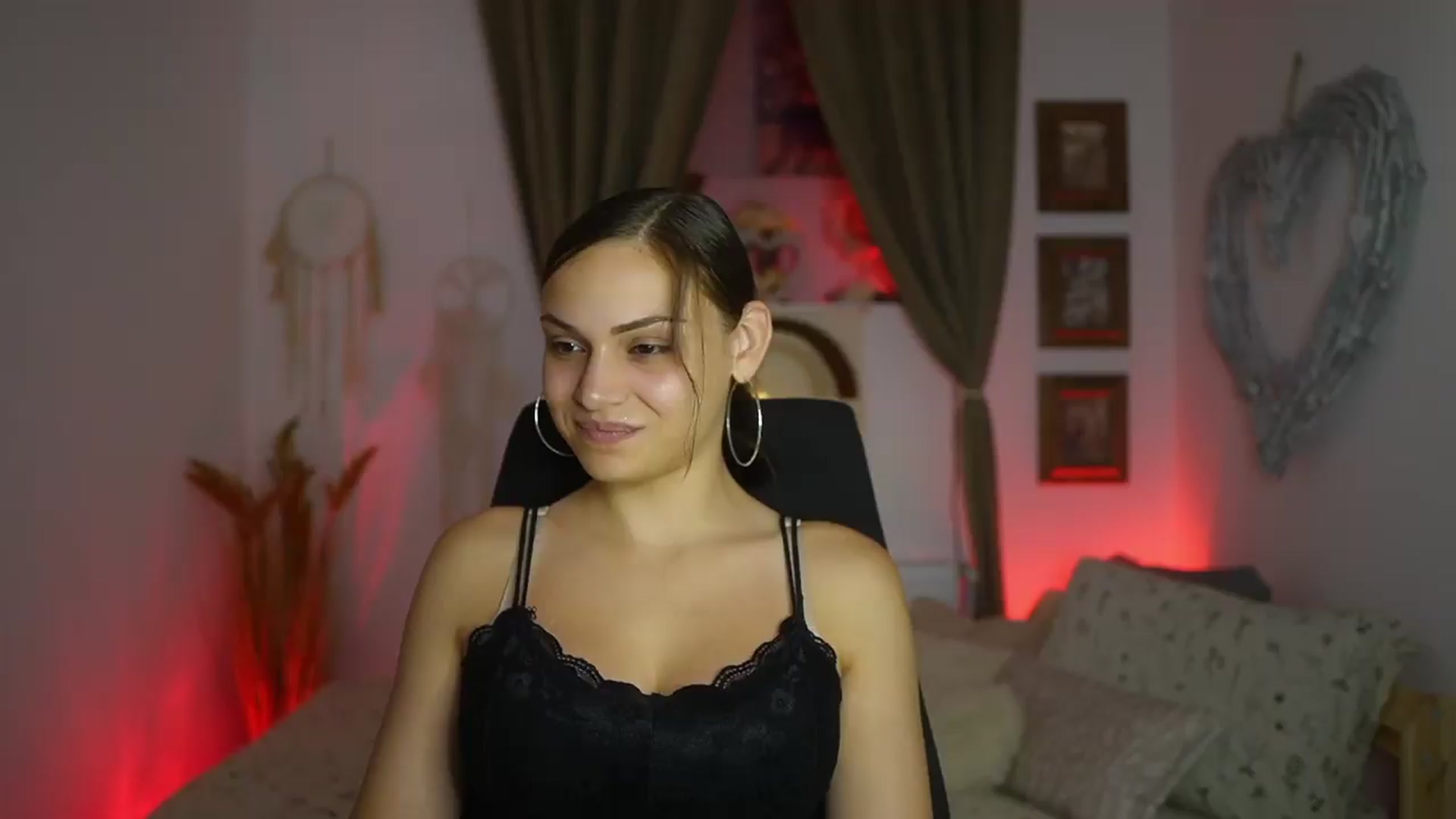 Gallery image thumbnail from Chloe_Cane's myfreecams stream on, 08/14/2026, 20:13 image 8 of 20