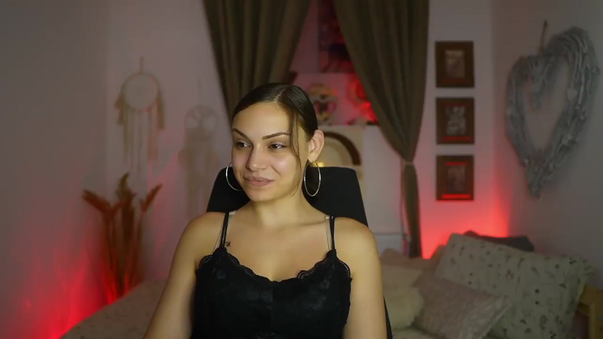 Gallery image thumbnail from Chloe_Cane's myfreecams stream on, 08/14/2026, 23:23 image 14 of 20