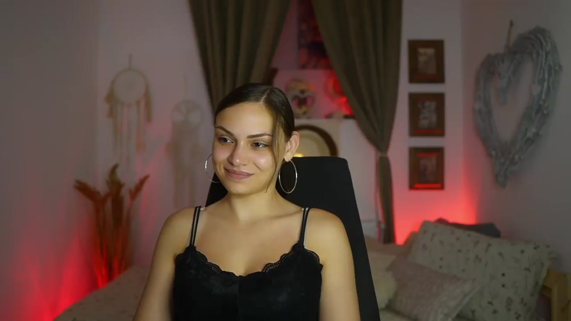 Gallery image thumbnail from Chloe_Cane's myfreecams stream on, 08/14/2026, 23:23 image 6 of 20