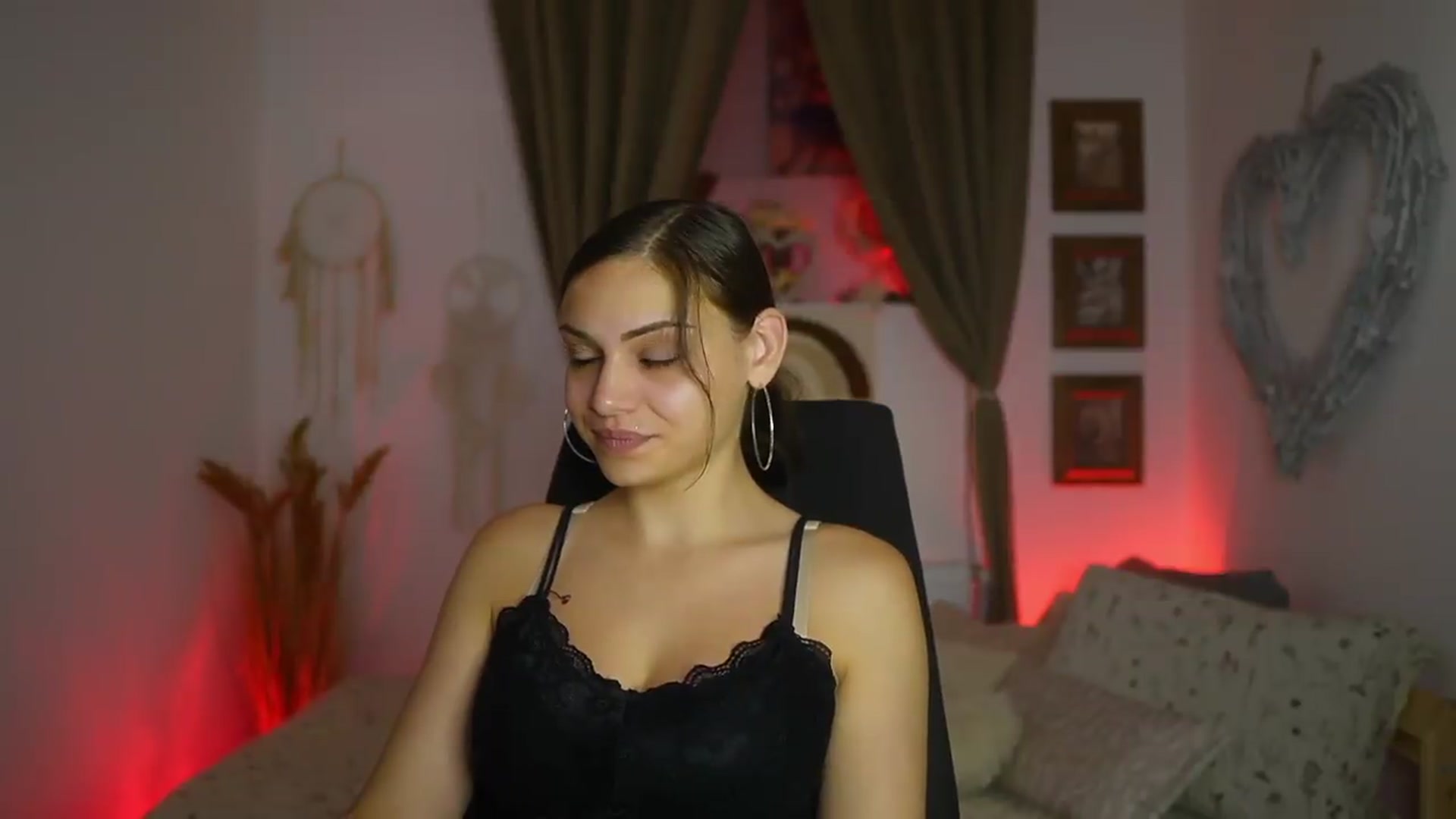 Gallery image thumbnail from Chloe_Cane's myfreecams stream on, 08/14/2026, 23:23 image 19 of 20