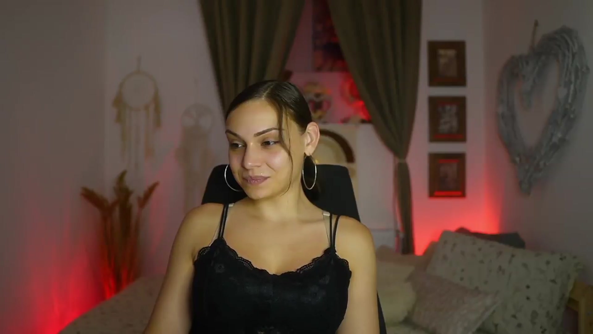 Gallery image thumbnail from Chloe_Cane's myfreecams stream on, 08/14/2026, 23:23 image 17 of 20