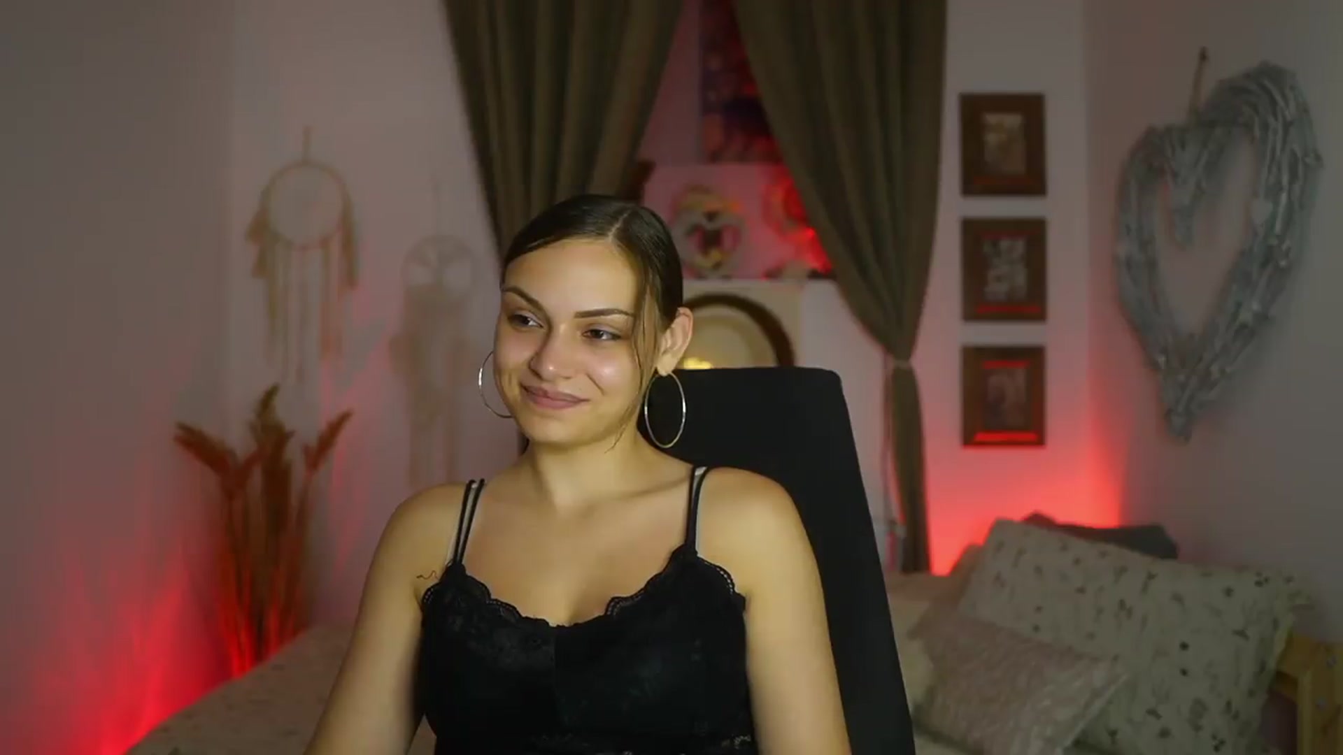 Gallery image thumbnail from Chloe_Cane's myfreecams stream on, 08/14/2026, 23:23 image 5 of 20