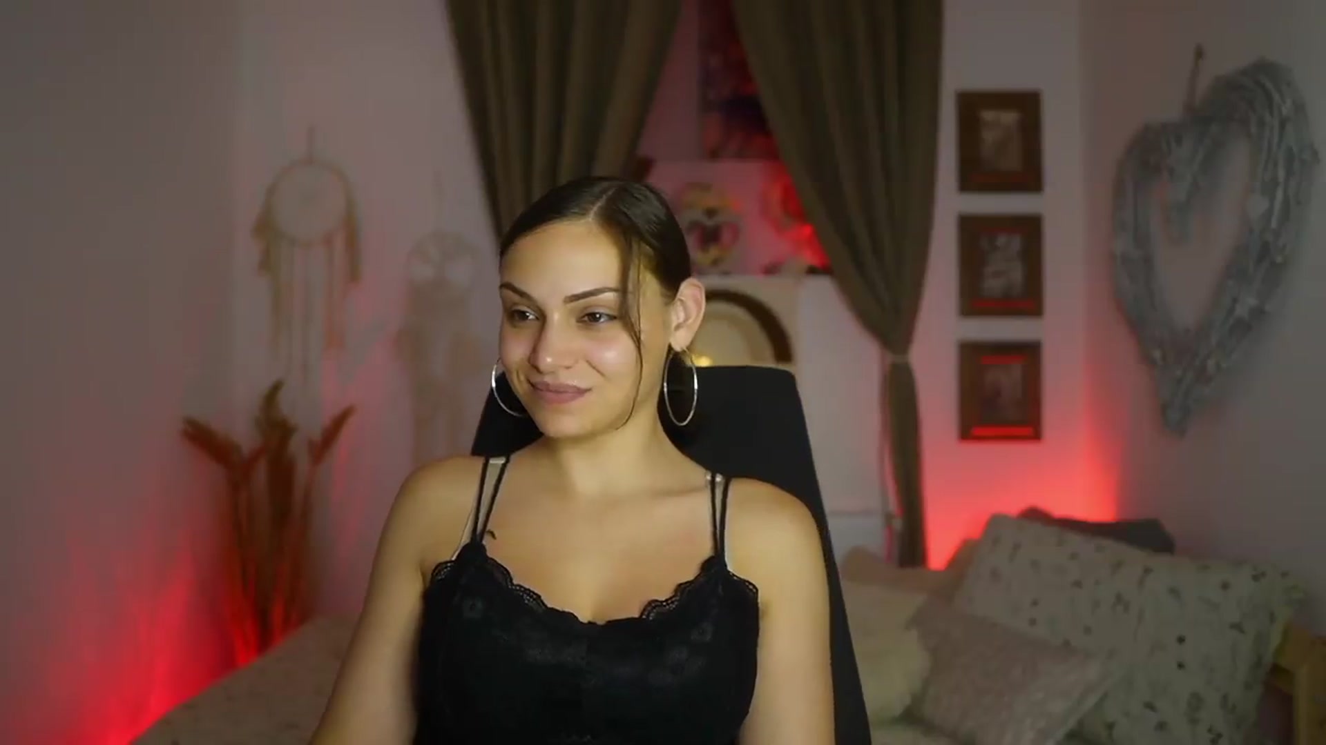 Gallery image thumbnail from Chloe_Cane's myfreecams stream on, 08/14/2026, 23:23 image 16 of 20