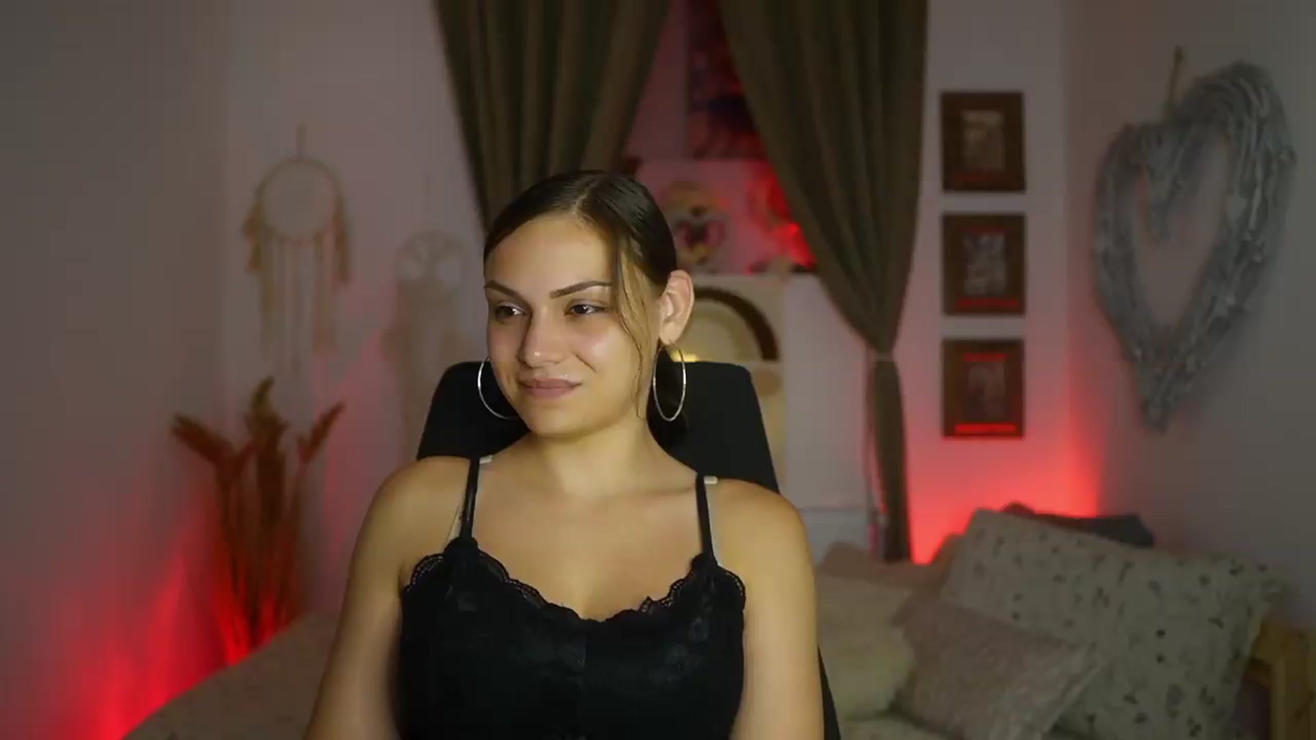 Gallery image thumbnail from Chloe_Cane's myfreecams stream on, 08/14/2026, 23:23 image 2 of 20