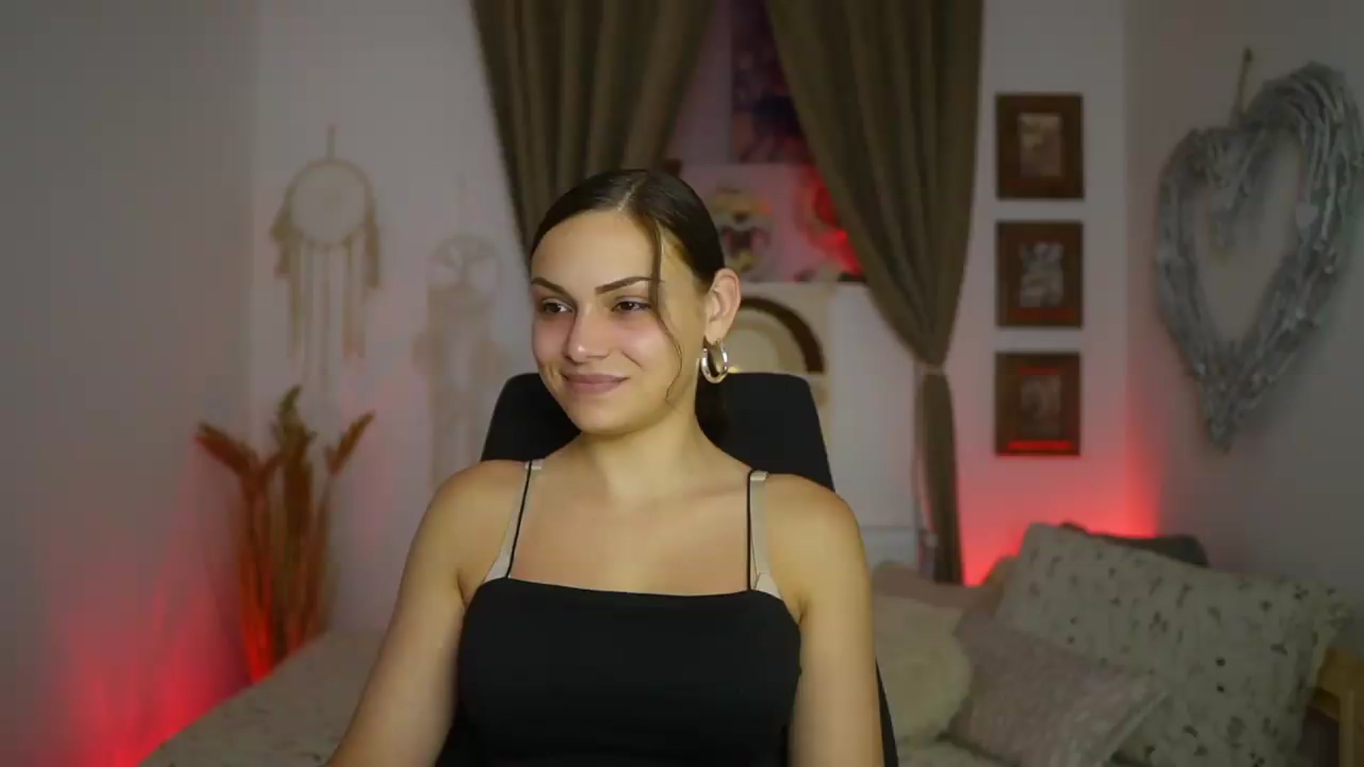 Gallery image thumbnail from Chloe_Cane's myfreecams stream on, 08/15/2026, 18:17 image 6 of 20