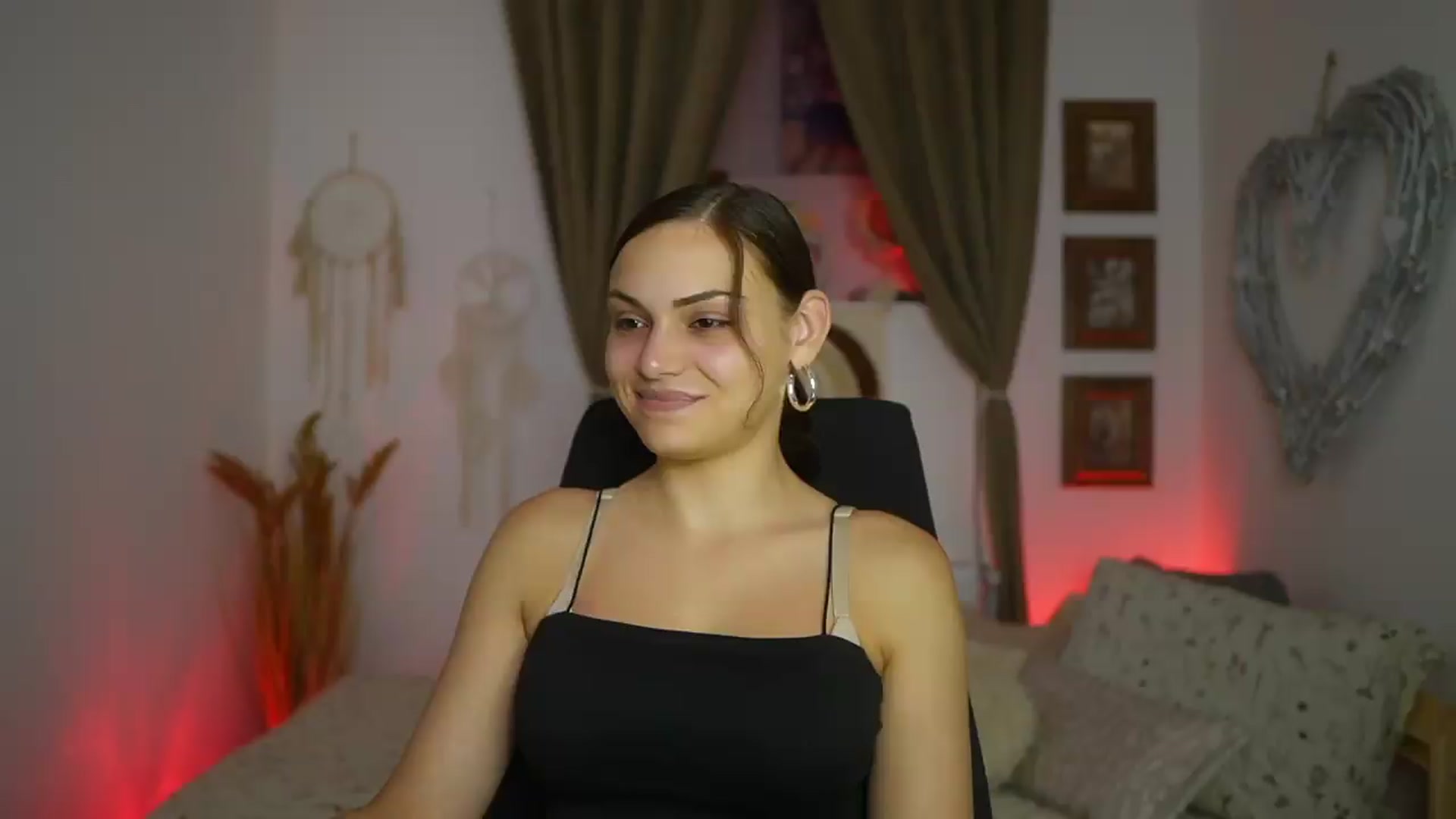 Gallery image thumbnail from Chloe_Cane's myfreecams stream on, 08/15/2026, 18:17 image 9 of 20