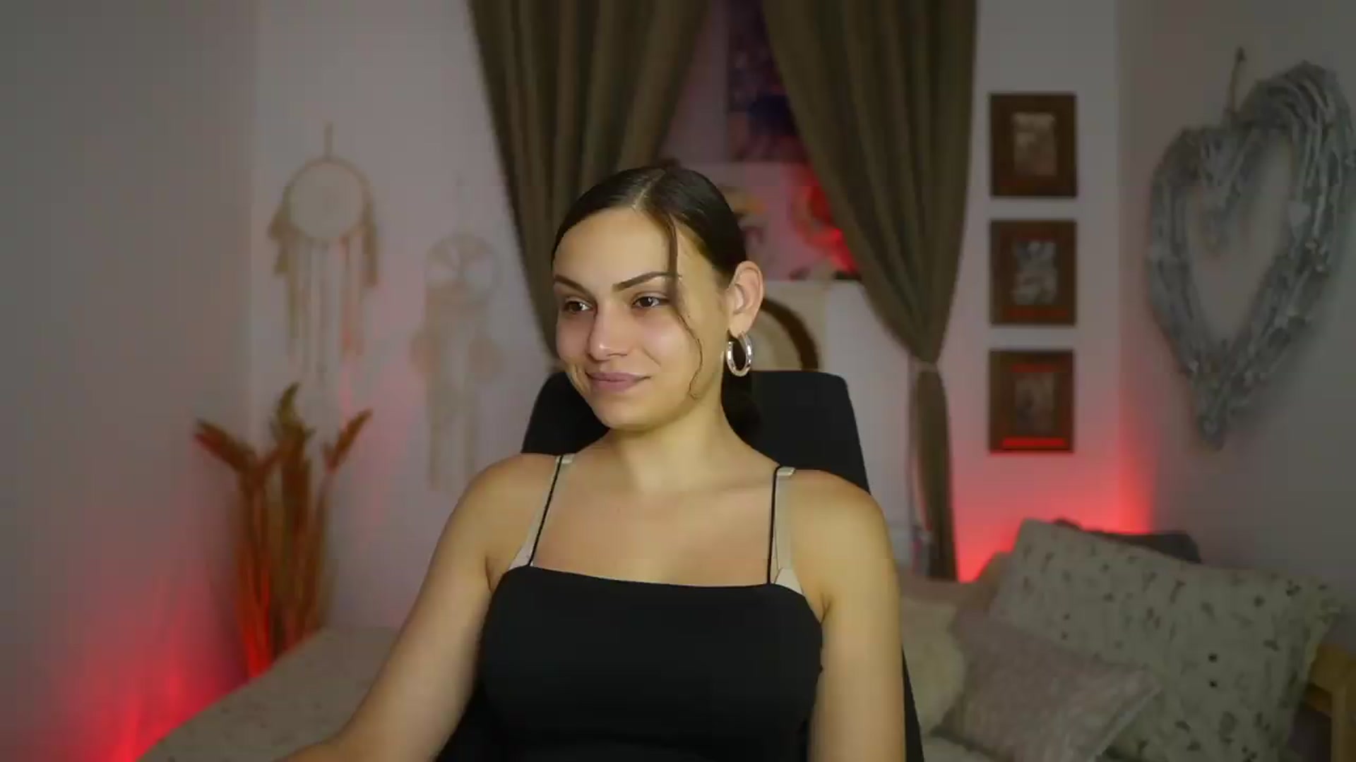 Gallery image thumbnail from Chloe_Cane's myfreecams stream on, 08/15/2026, 18:17 image 1 of 20