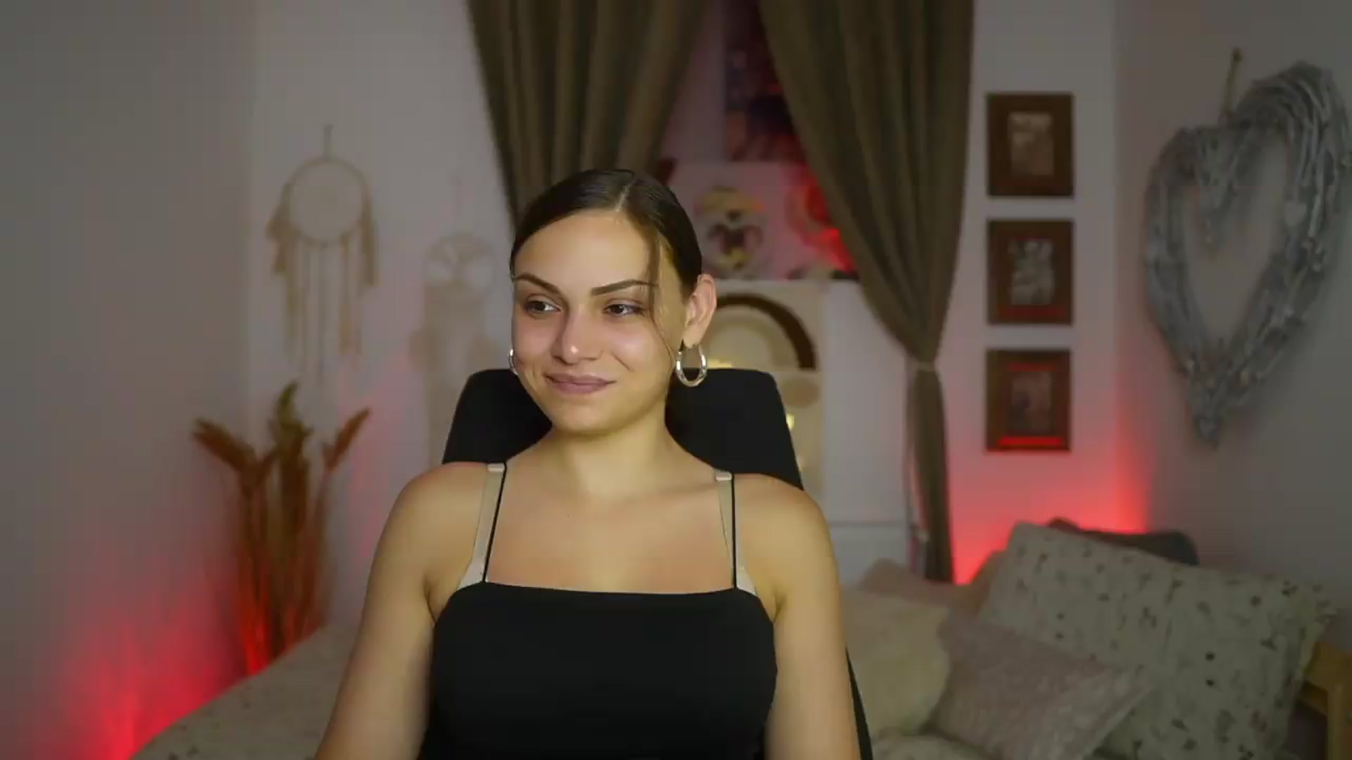 Gallery image thumbnail from Chloe_Cane's myfreecams stream on, 08/15/2026, 19:05 image 20 of 20