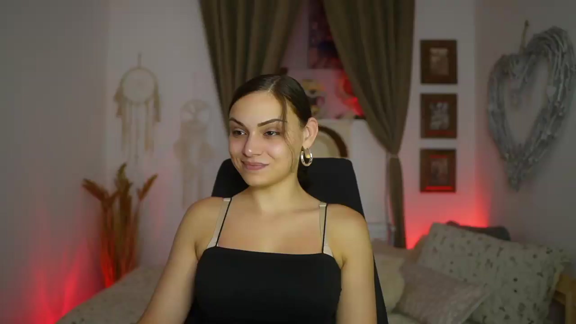 Gallery image thumbnail from Chloe_Cane's myfreecams stream on, 08/15/2026, 19:05 image 19 of 20