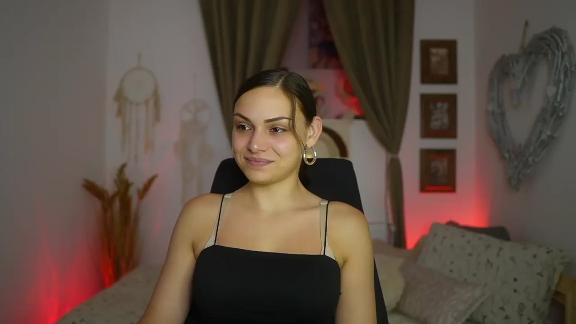 Gallery image thumbnail from Chloe_Cane's myfreecams stream on, 08/15/2026, 19:05 image 6 of 20