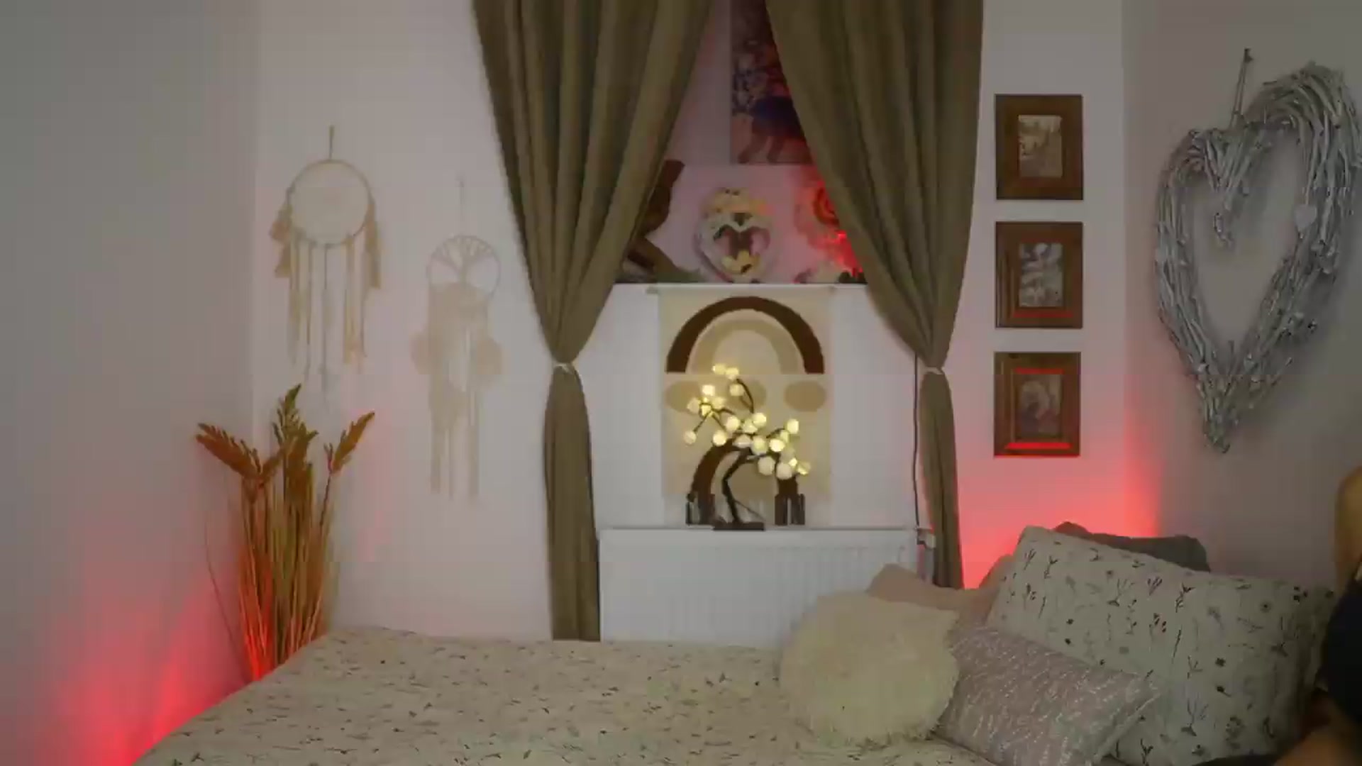 Gallery image thumbnail from Chloe_Cane's myfreecams stream on, 08/15/2026, 19:05 image 4 of 20