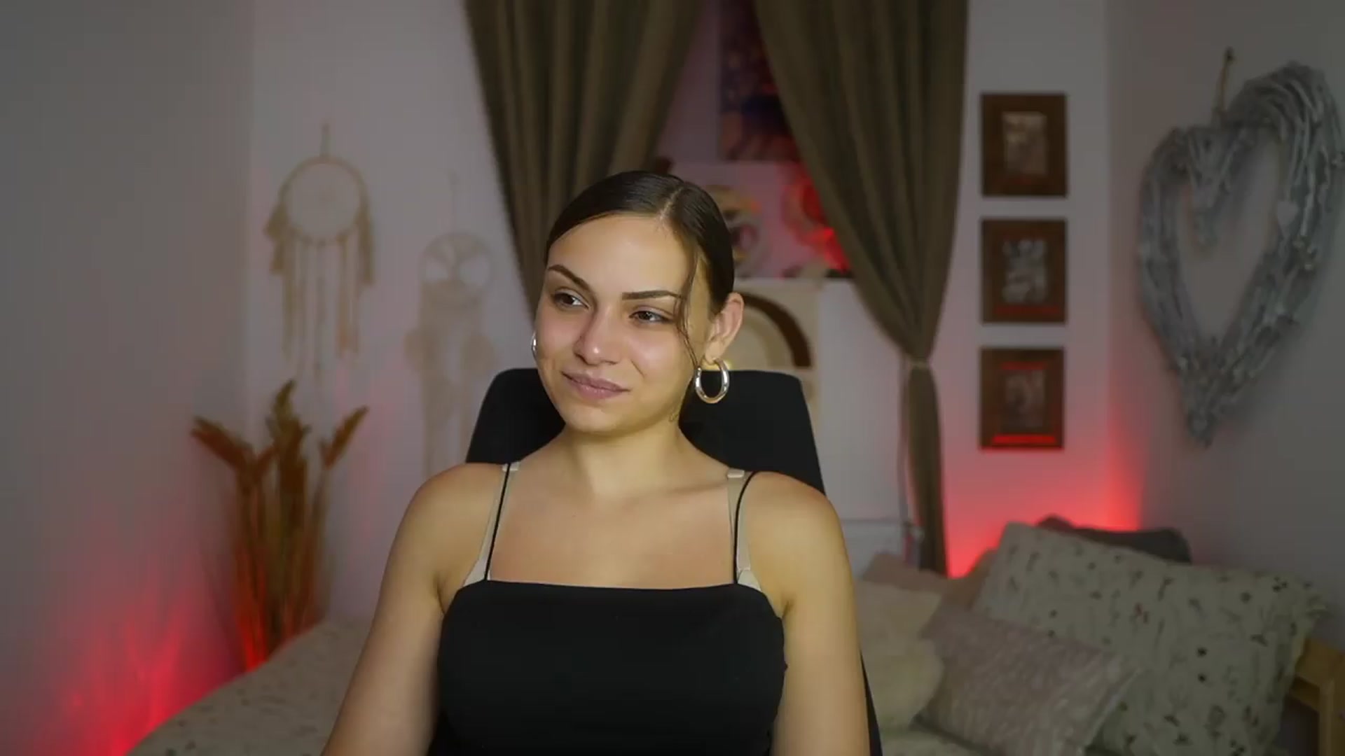 Gallery image thumbnail from Chloe_Cane's myfreecams stream on, 08/15/2026, 20:32 image 9 of 20