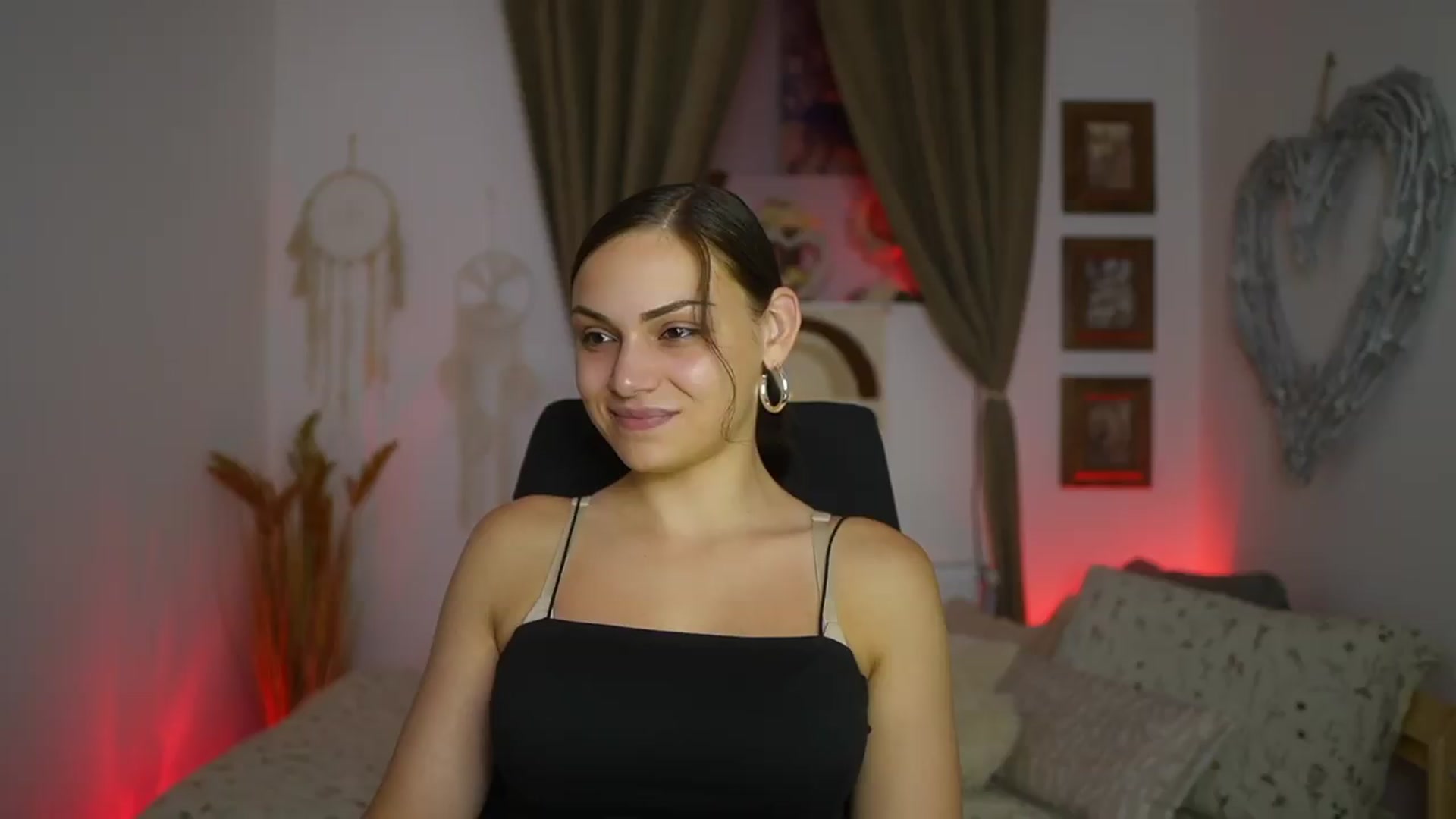 Gallery image thumbnail from Chloe_Cane's myfreecams stream on, 08/15/2026, 20:32 image 6 of 20