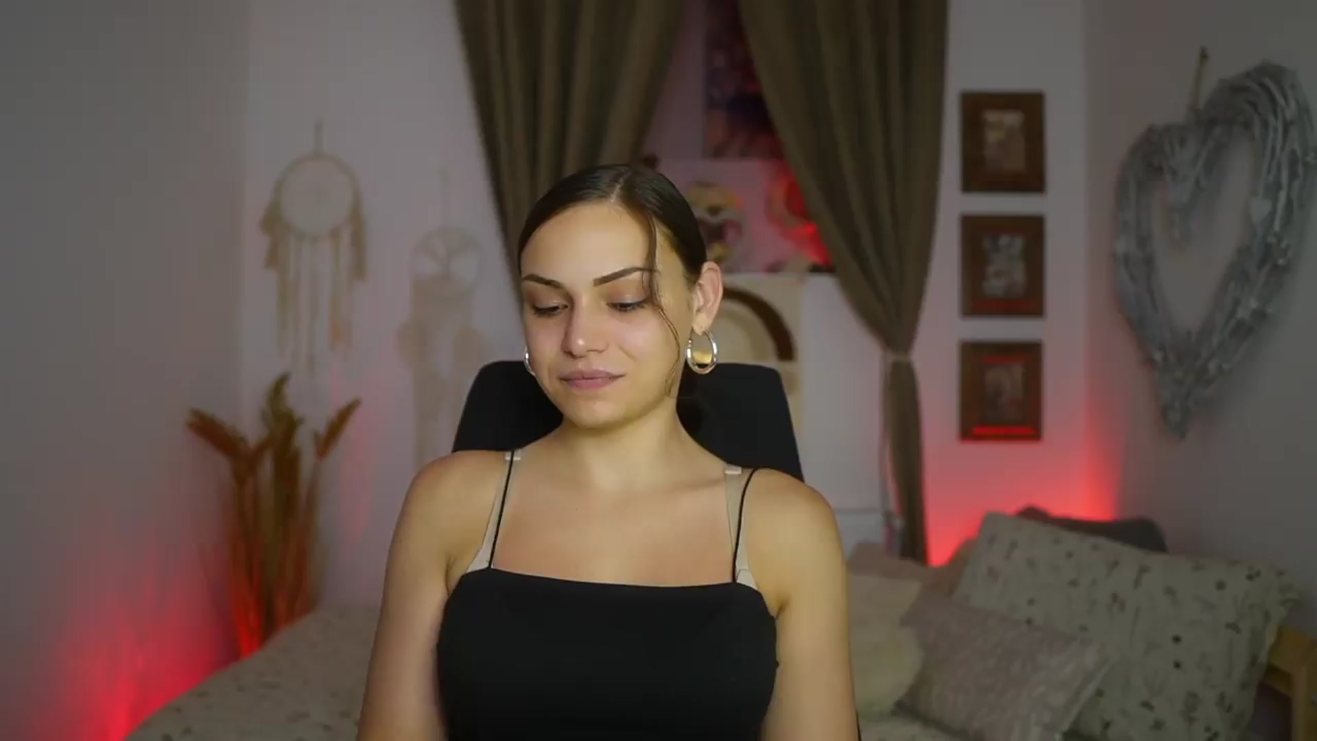 Gallery image thumbnail from Chloe_Cane's myfreecams stream on, 08/15/2026, 20:32 image 5 of 20