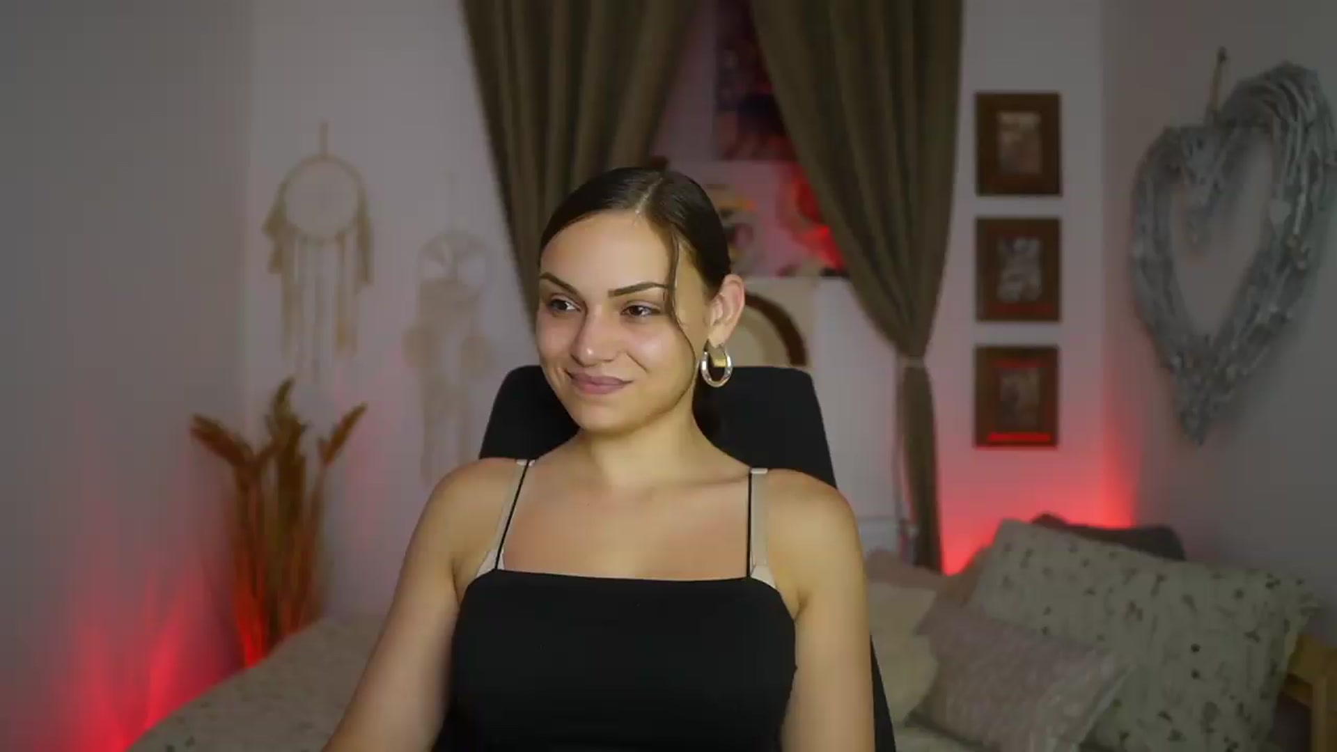 Gallery image thumbnail from Chloe_Cane's myfreecams stream on, 08/15/2026, 20:32 image 11 of 20