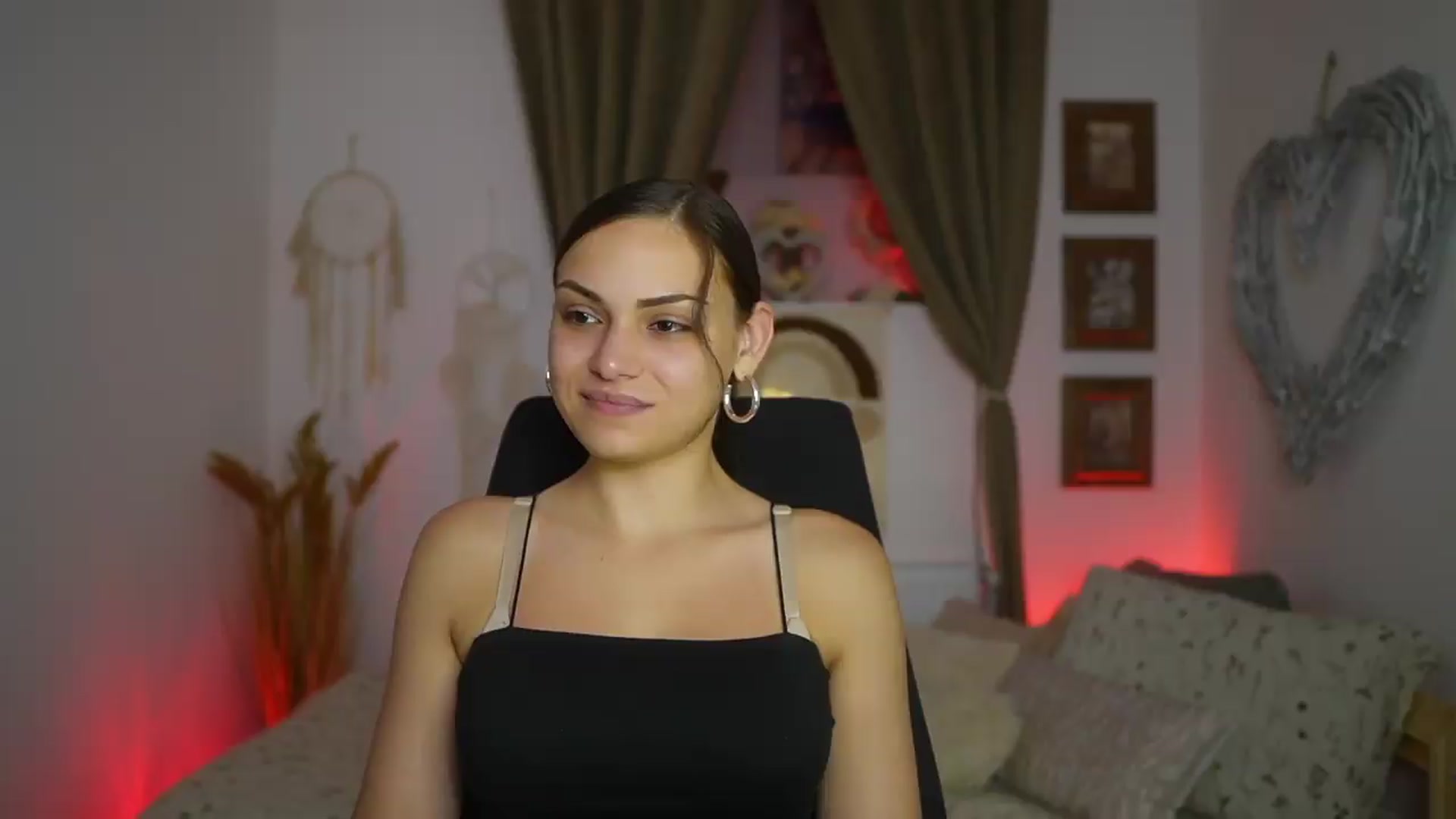 Gallery image thumbnail from Chloe_Cane's myfreecams stream on, 08/15/2026, 20:32 image 17 of 20
