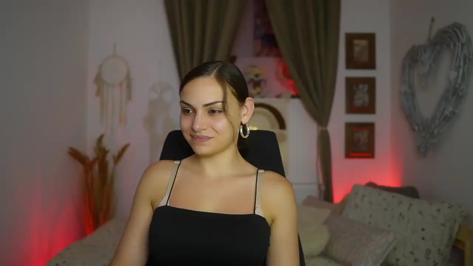 Gallery image thumbnail from Chloe_Cane's myfreecams stream on, 08/15/2026, 23:24 image 5 of 20