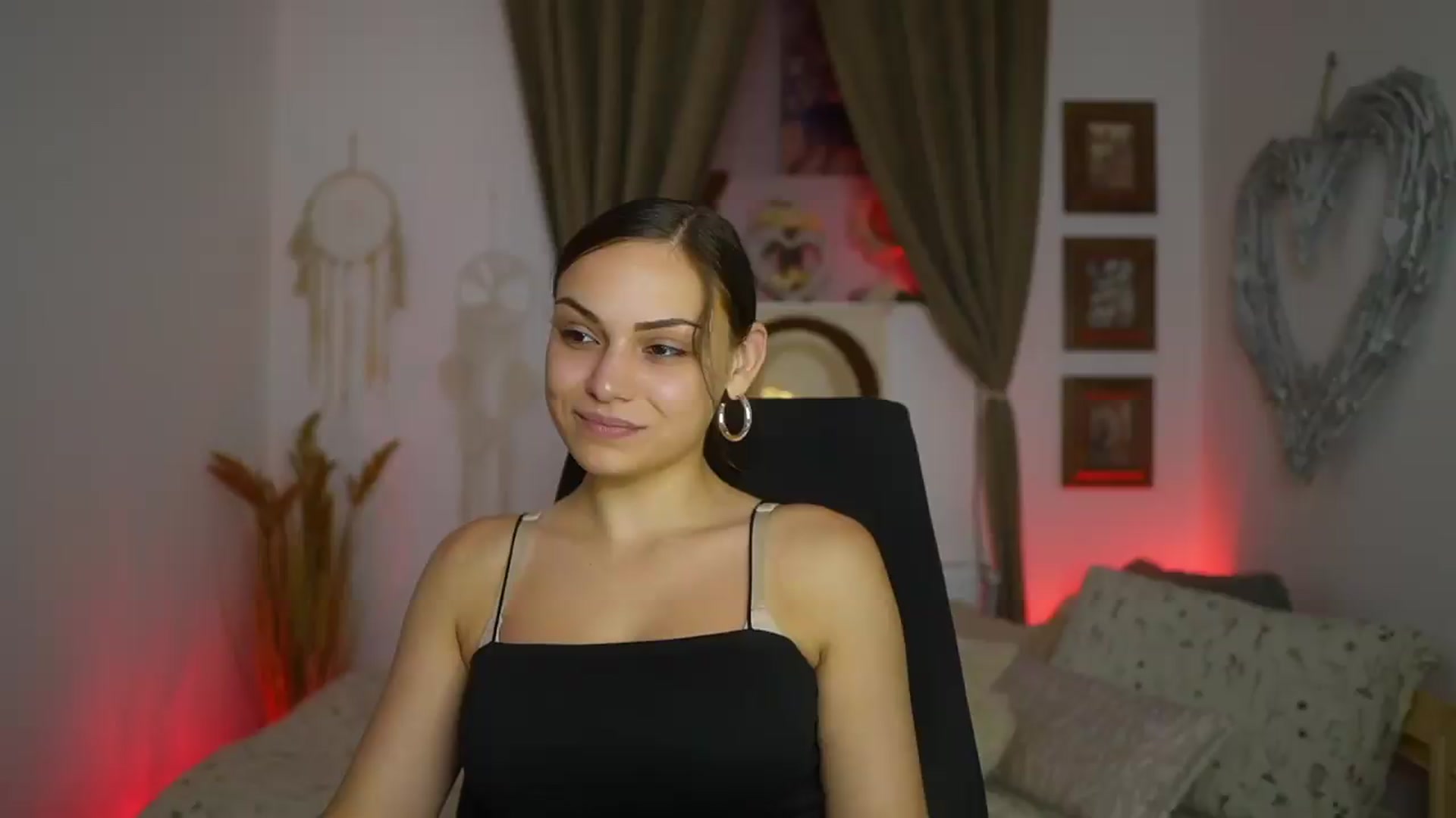 Gallery image thumbnail from Chloe_Cane's myfreecams stream on, 08/15/2026, 23:24 image 3 of 20