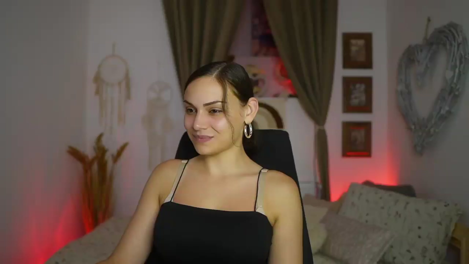 Gallery image thumbnail from Chloe_Cane's myfreecams stream on, 08/15/2026, 23:24 image 6 of 20